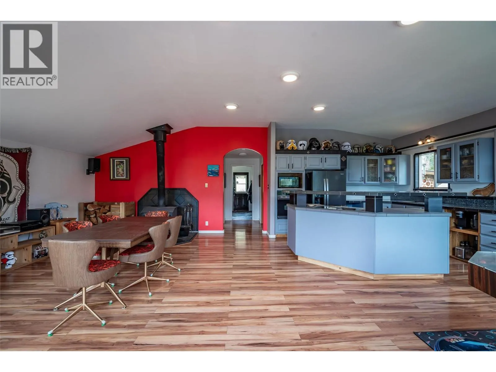 127 8th Street N