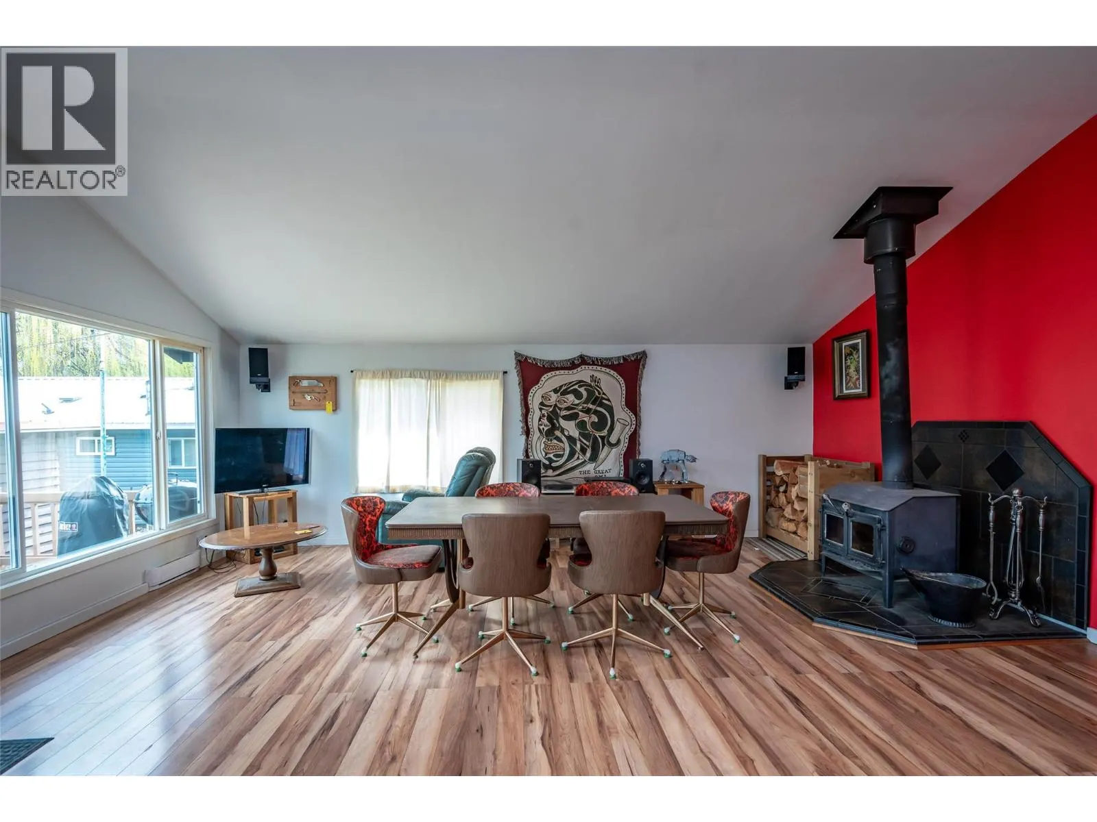 127 8th Street N