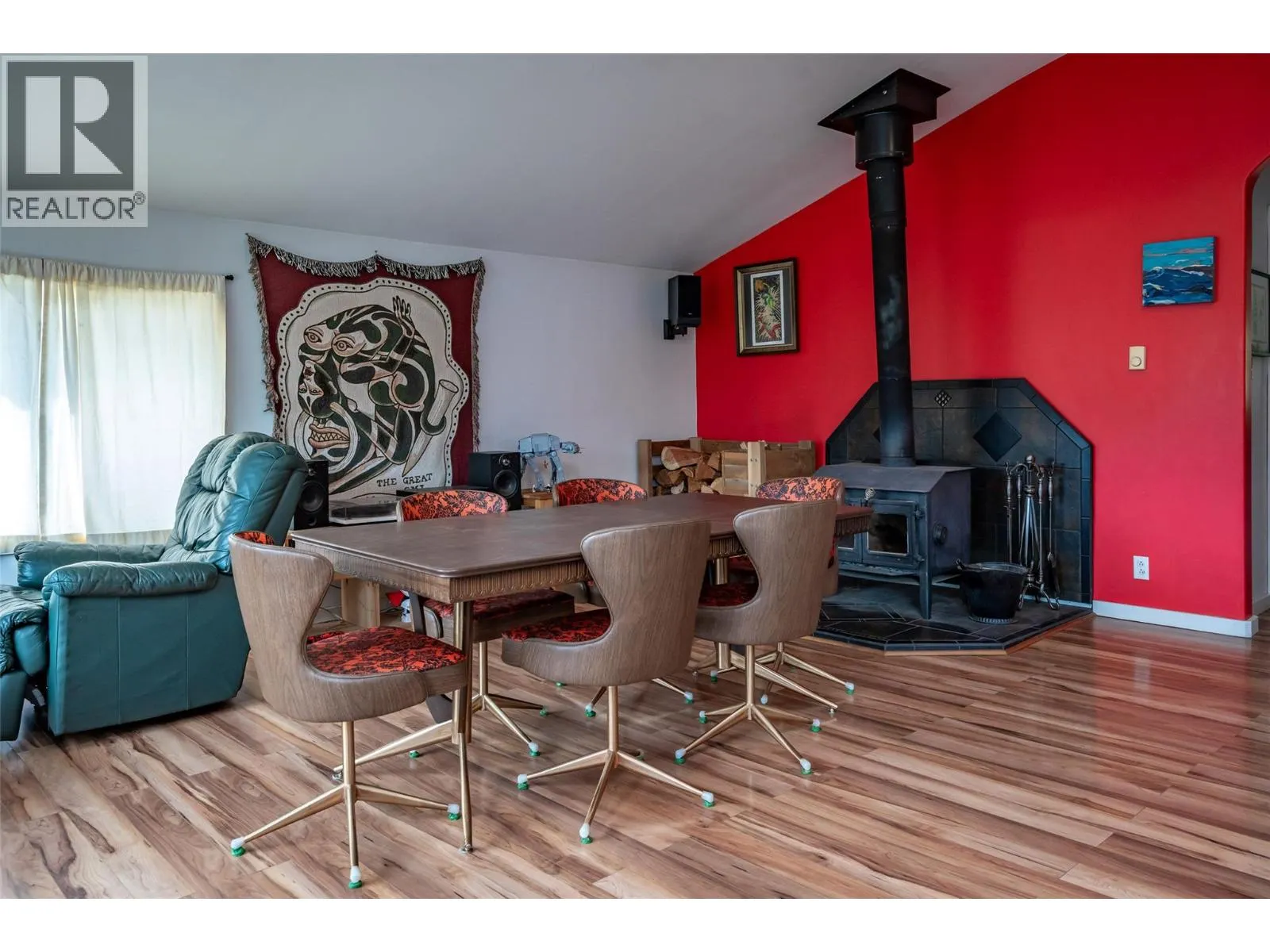 127 8th Street N