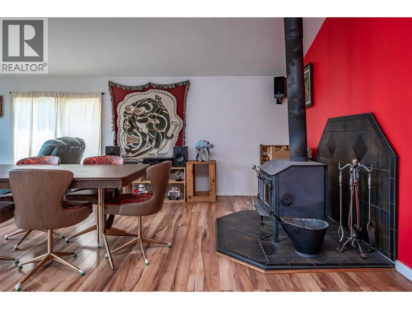 127 8th Street N