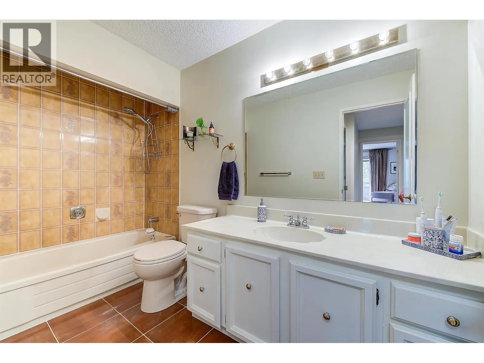 983 Bernard Avenue Unit# 205