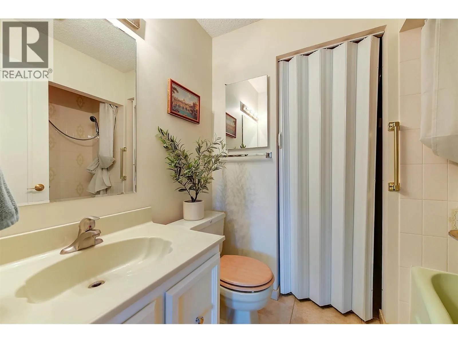 983 Bernard Avenue Unit# 205