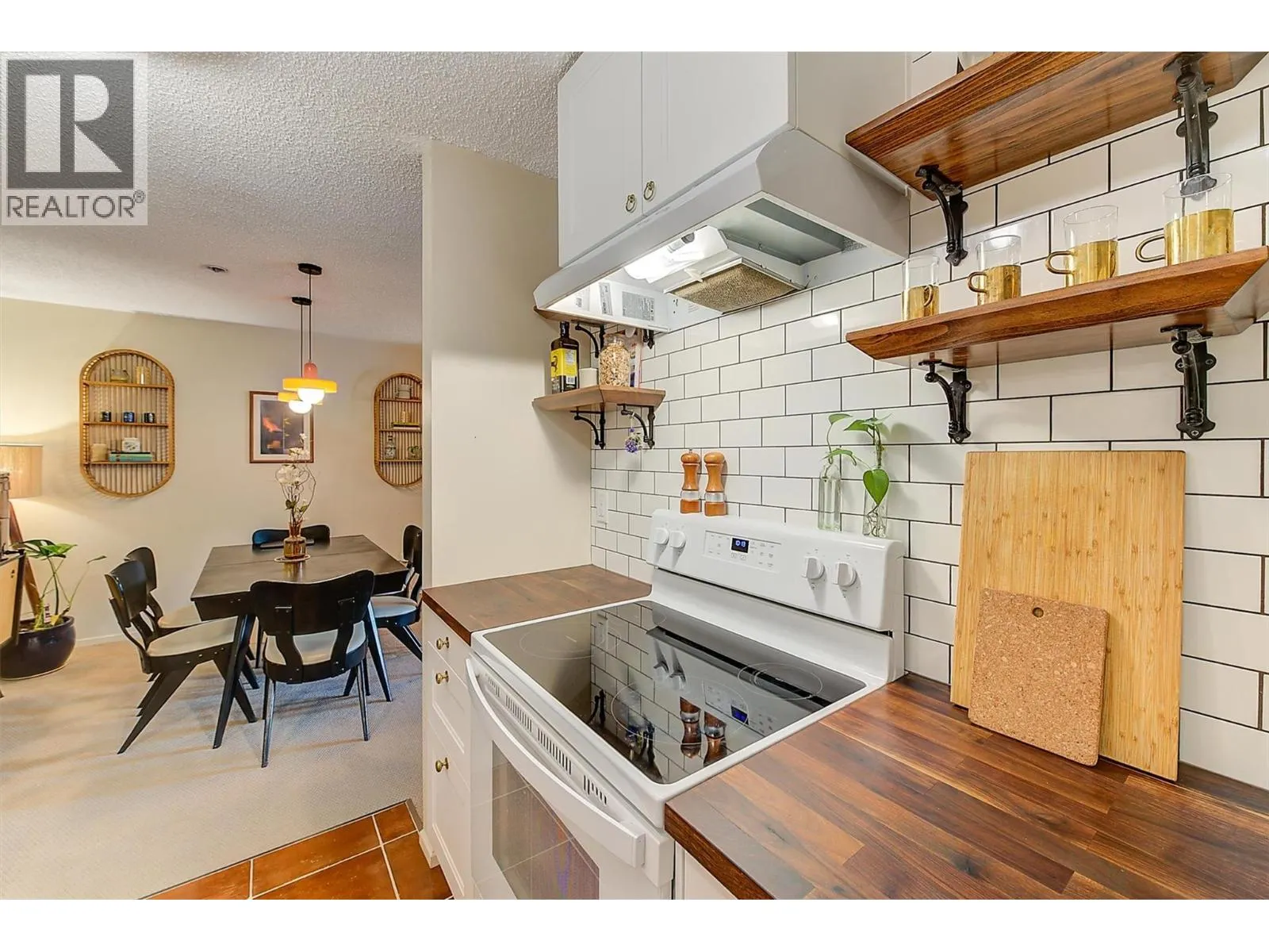 983 Bernard Avenue Unit# 205