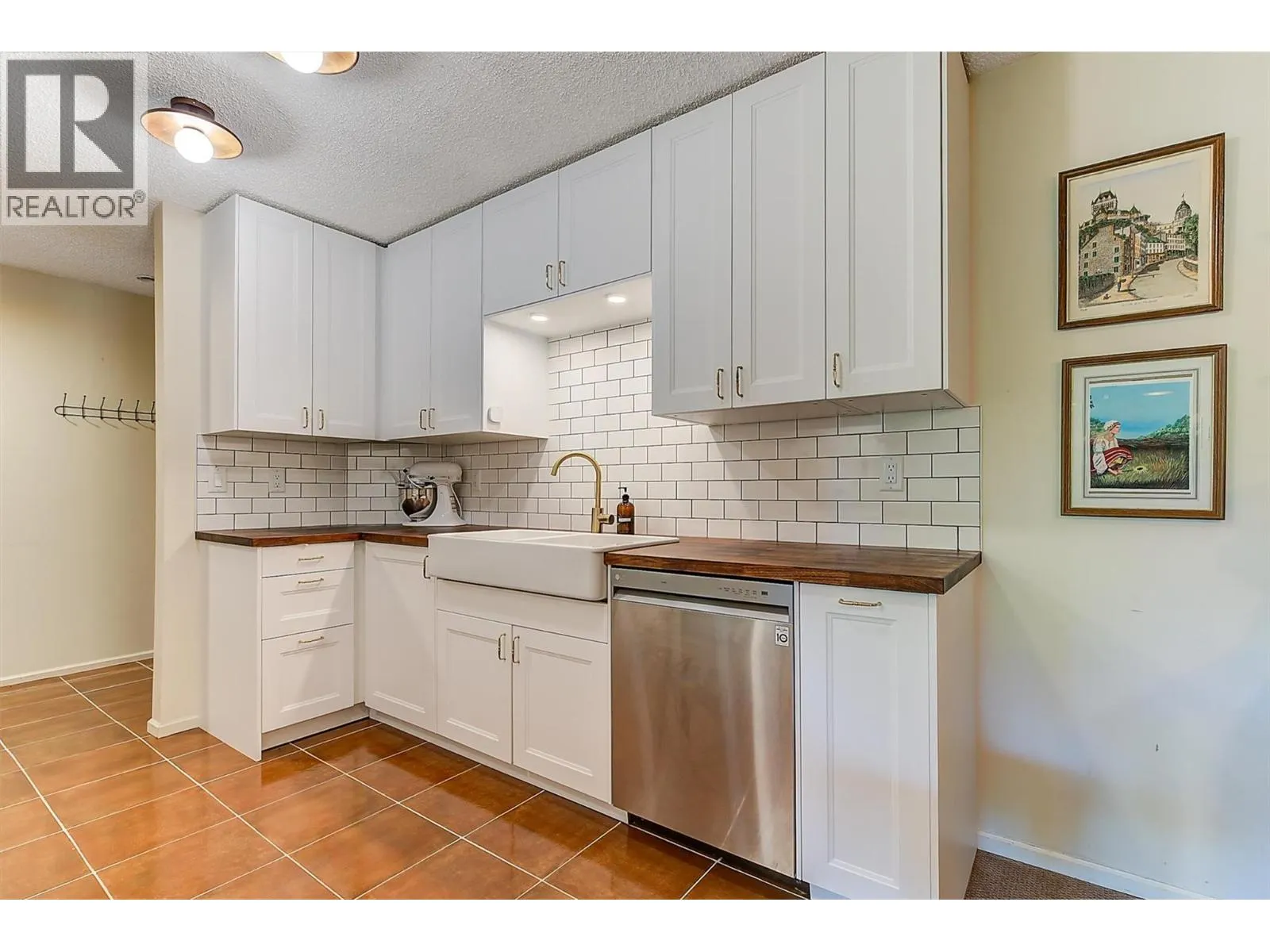 983 Bernard Avenue Unit# 205