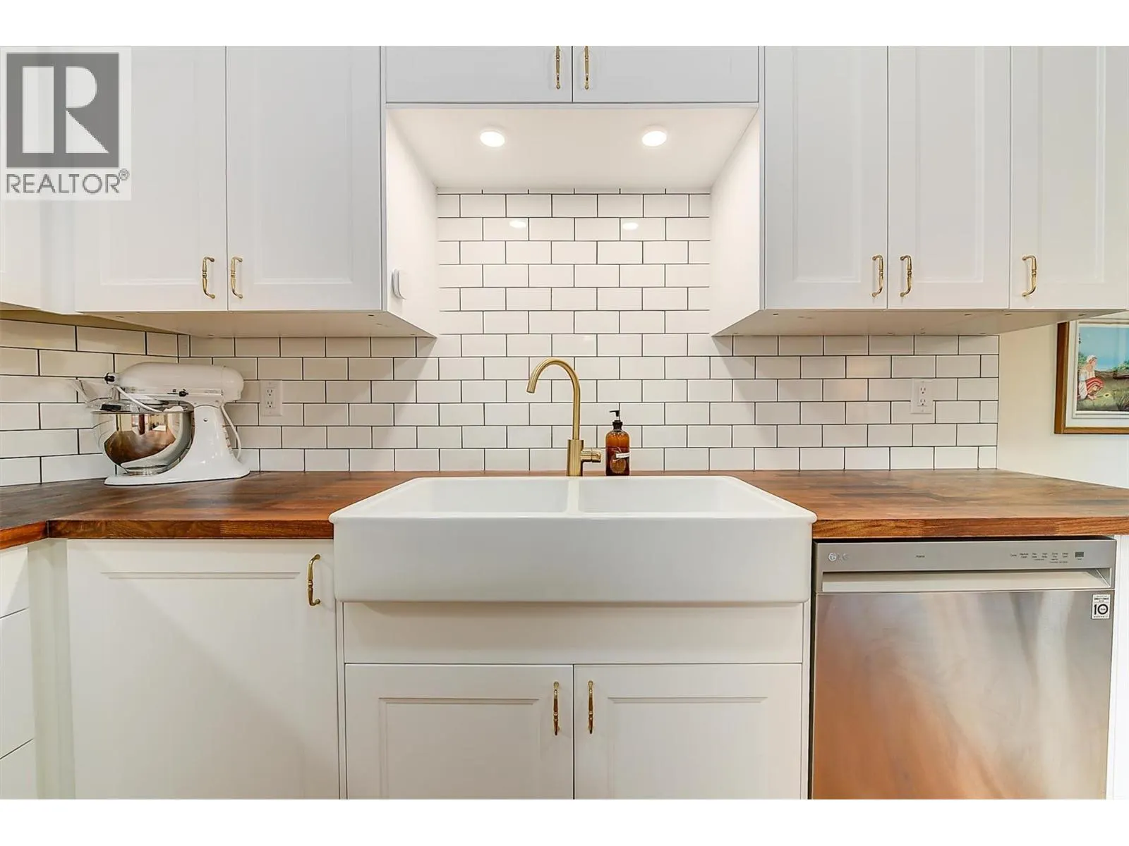 983 Bernard Avenue Unit# 205