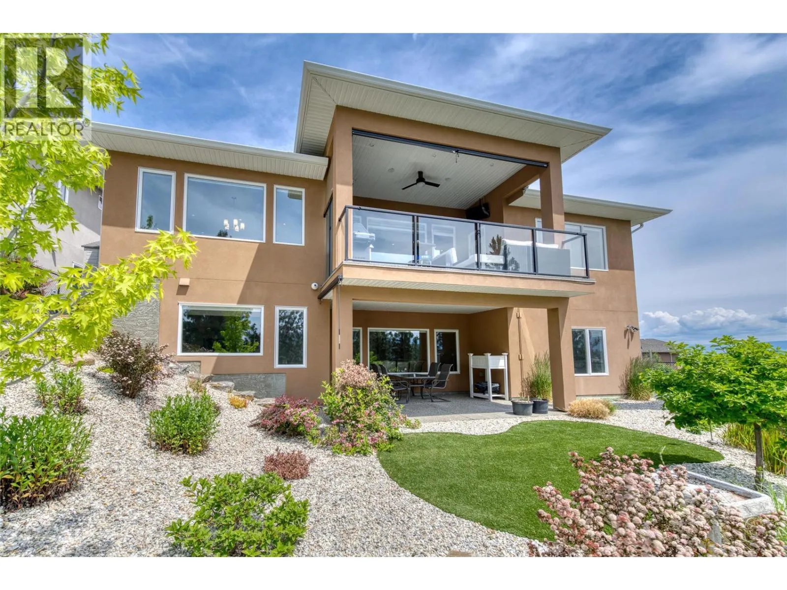 1064 Aurora Heights