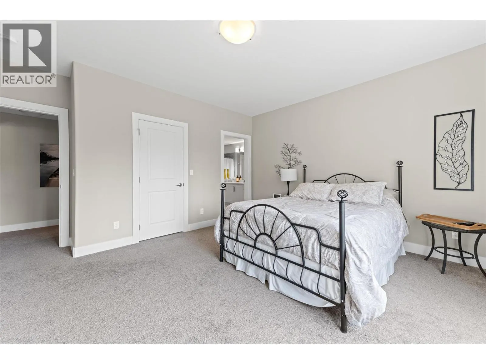 1064 Aurora Heights
