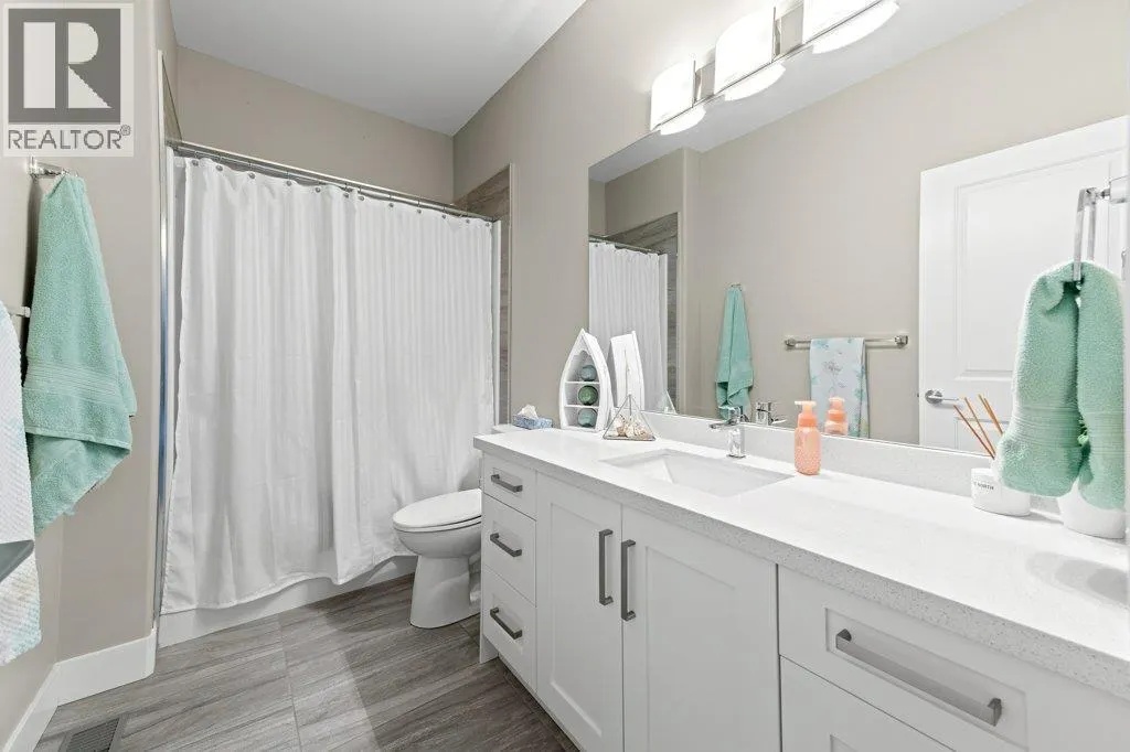 1064 Aurora Heights