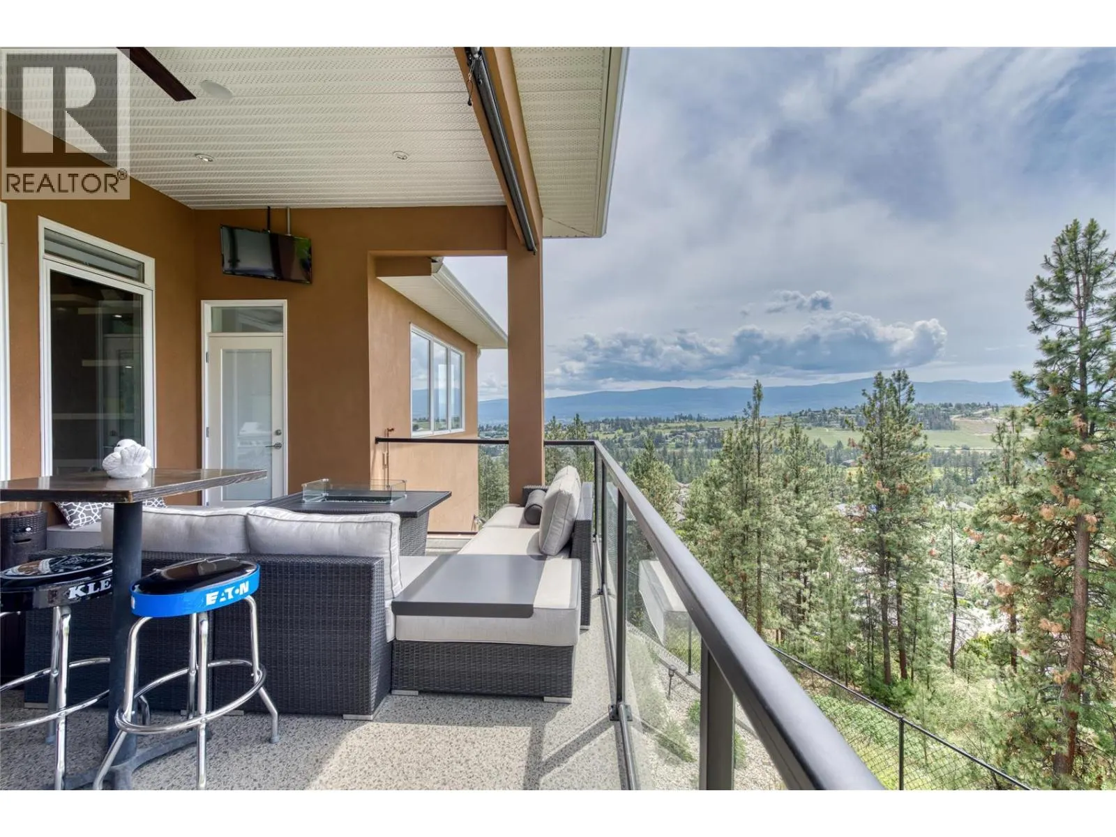 1064 Aurora Heights