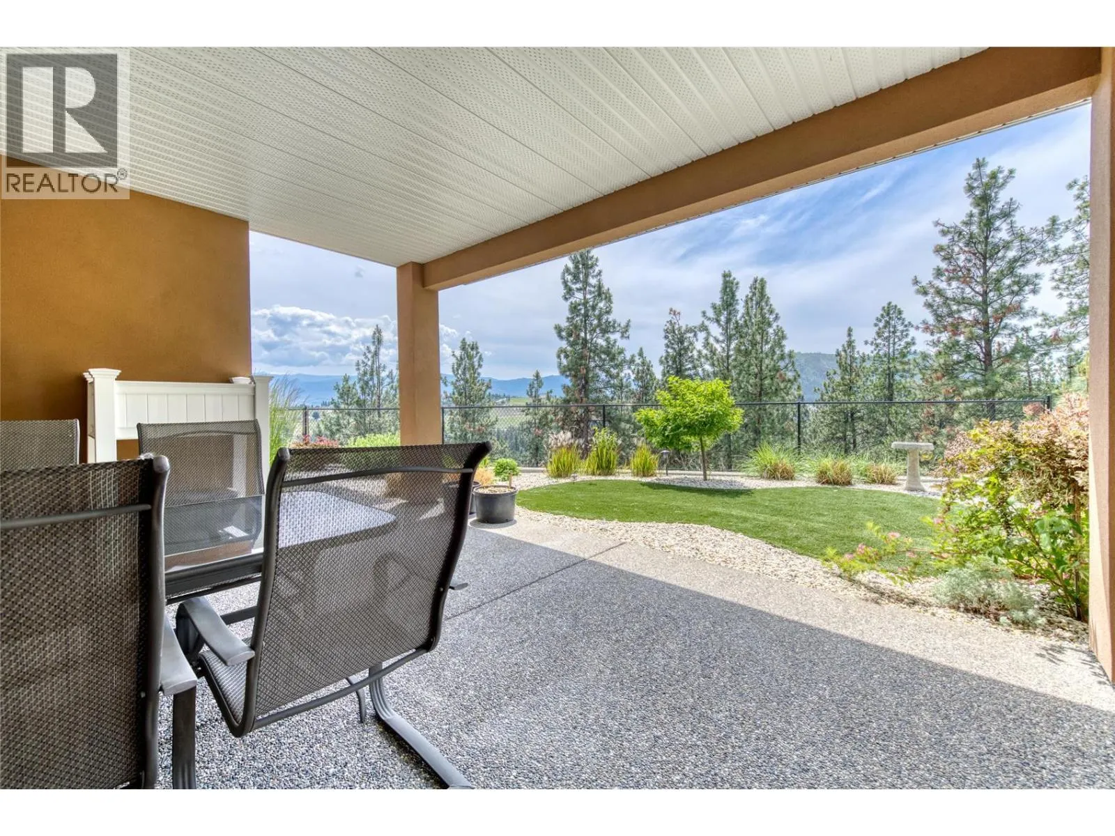 1064 Aurora Heights