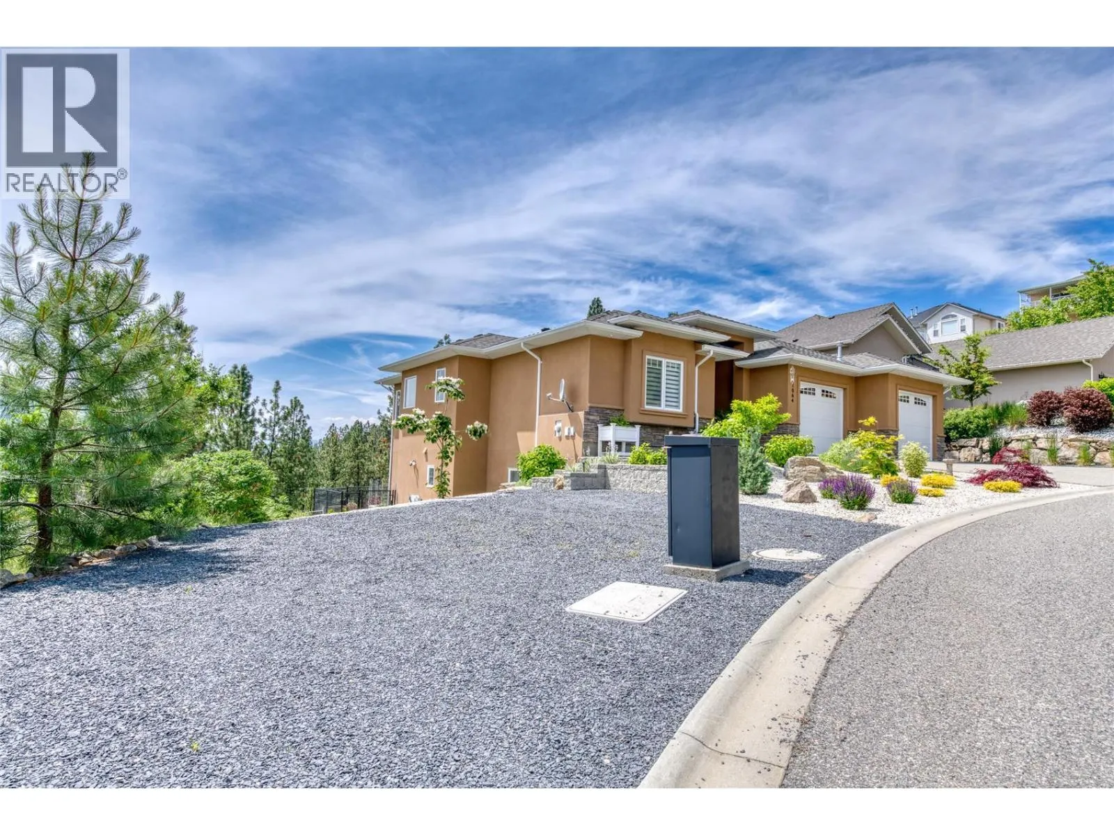 1064 Aurora Heights