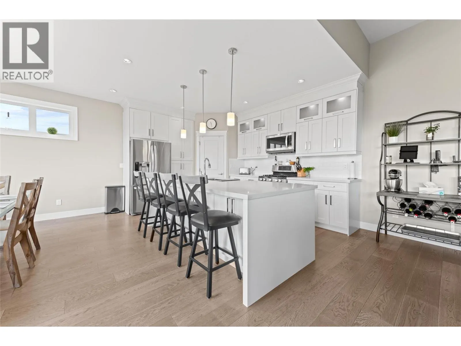 1064 Aurora Heights