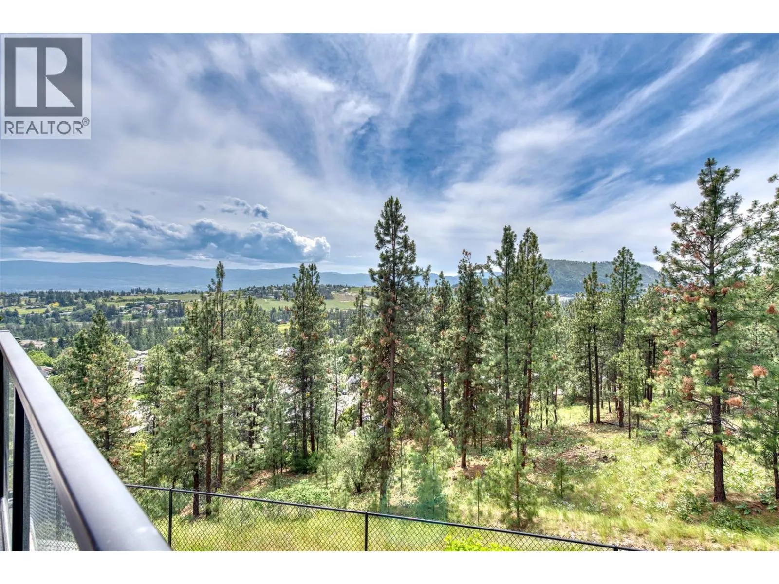 1064 Aurora Heights