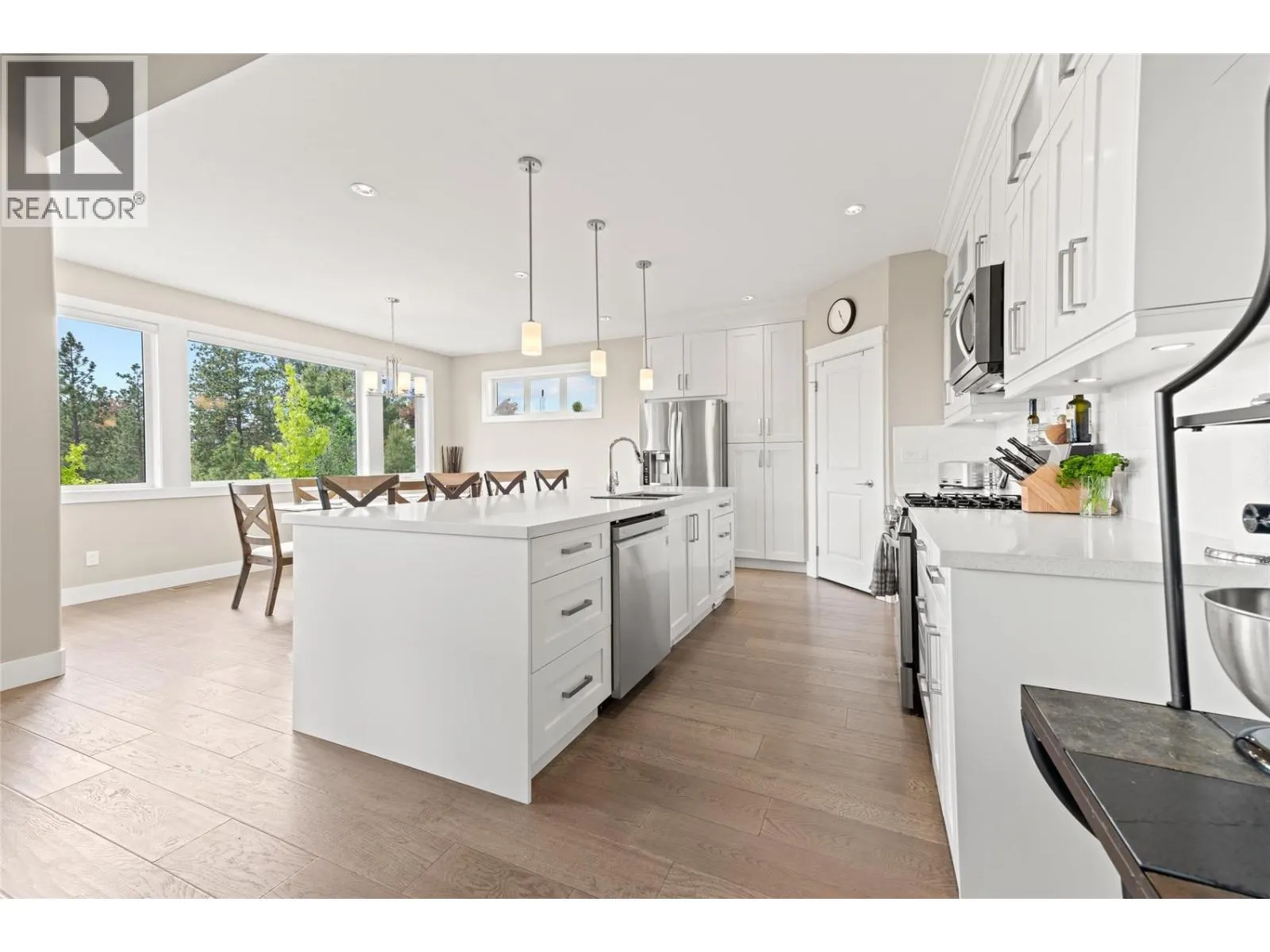 1064 Aurora Heights