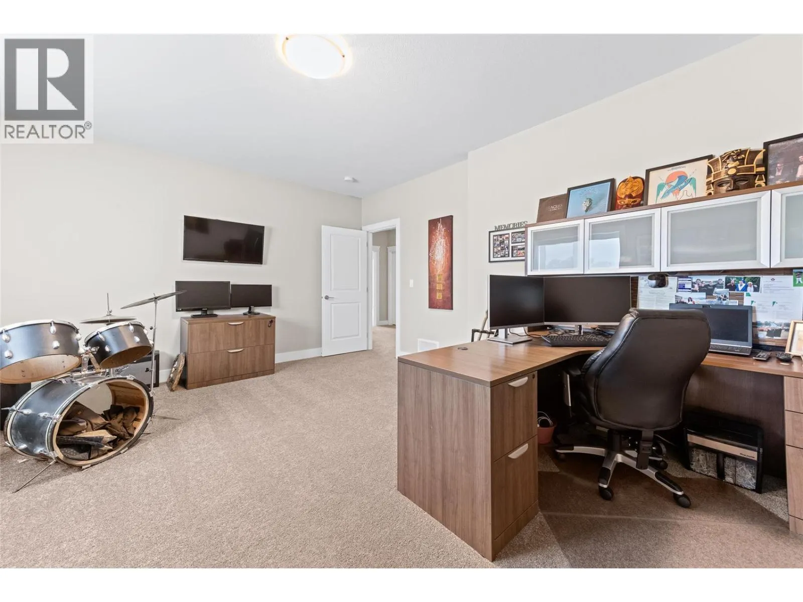 1064 Aurora Heights