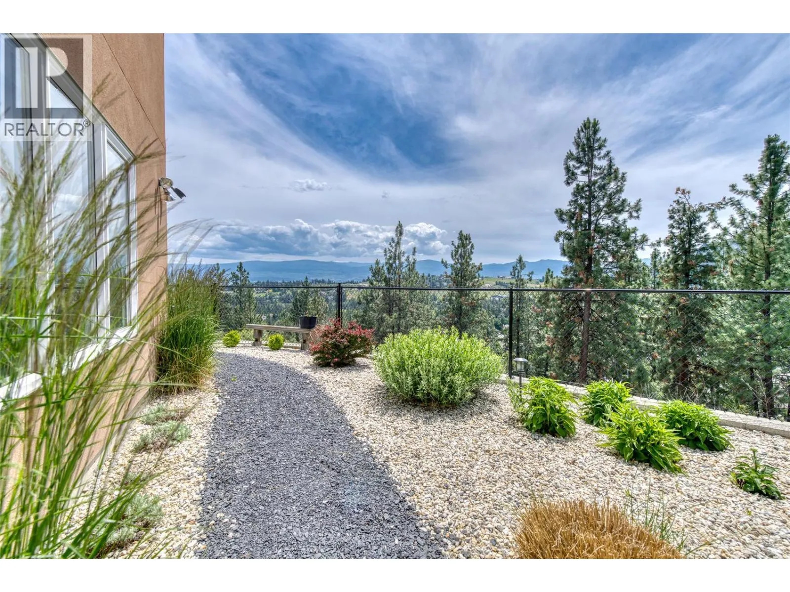 1064 Aurora Heights