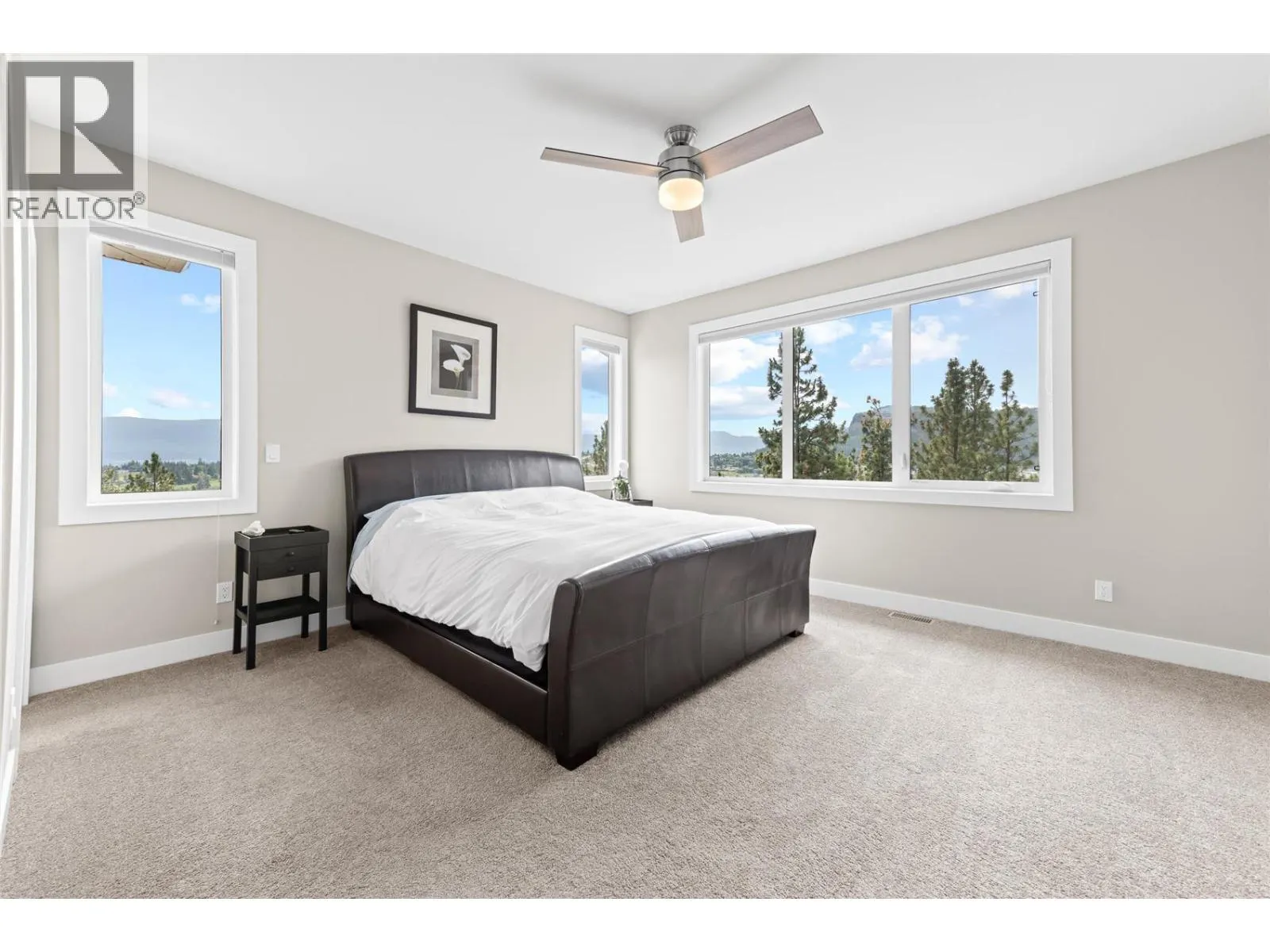 1064 Aurora Heights