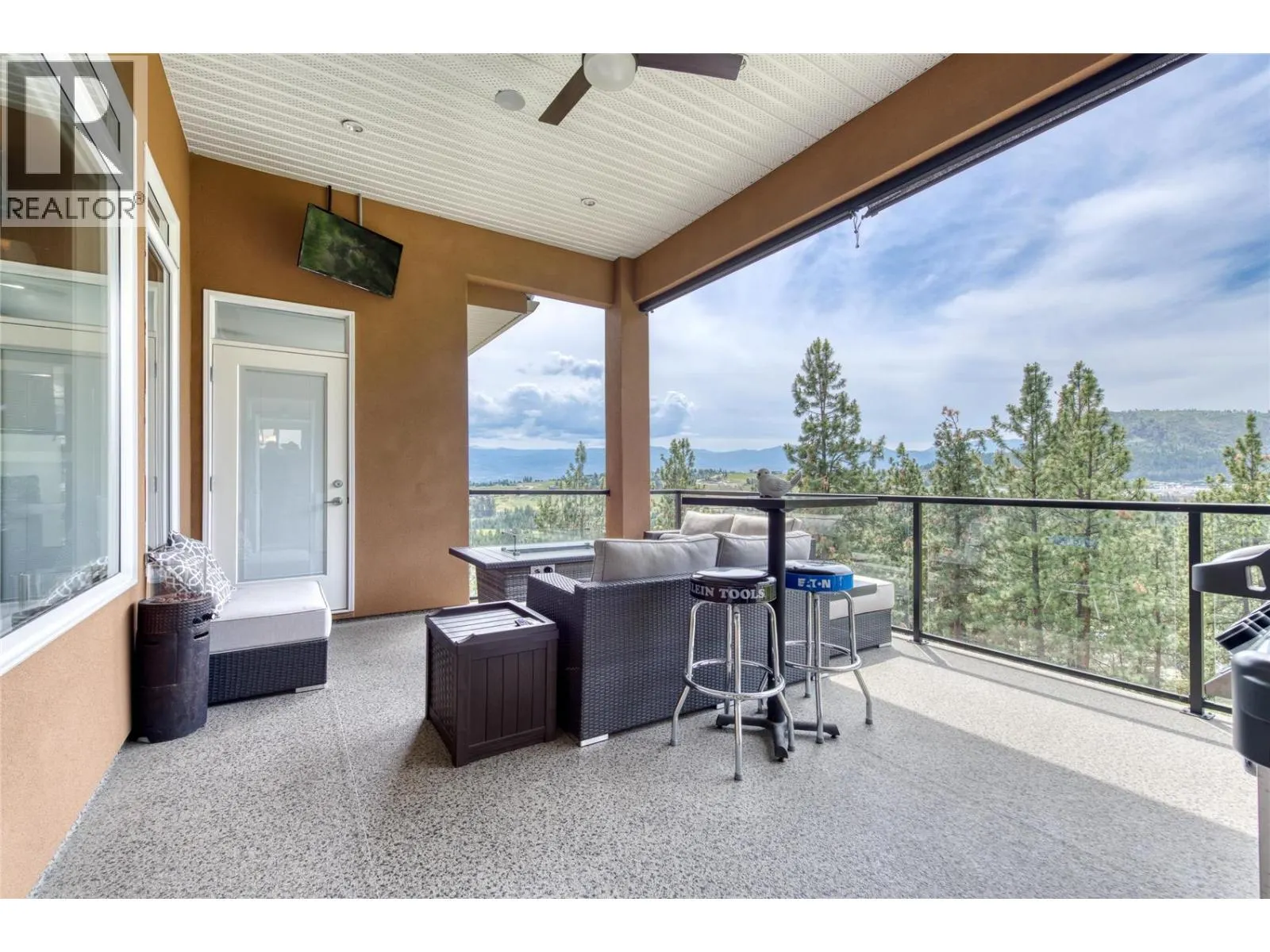 1064 Aurora Heights