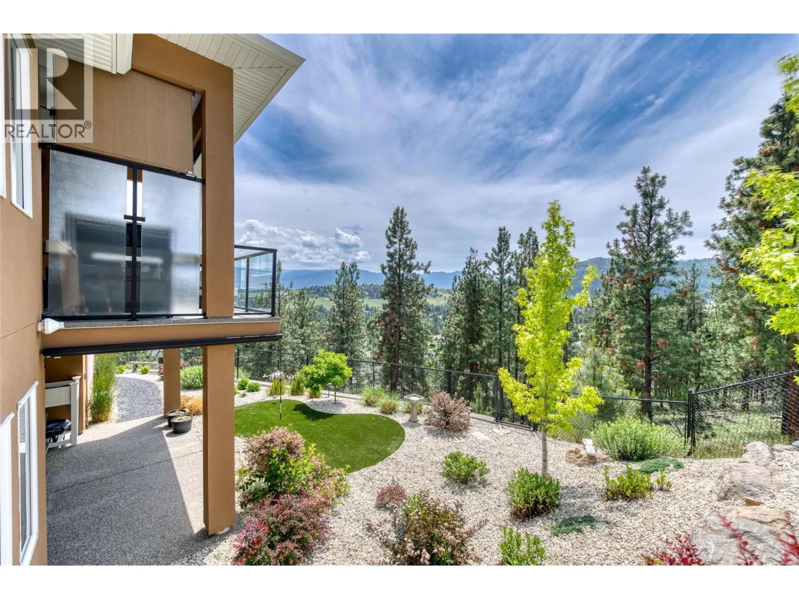1064 Aurora Heights