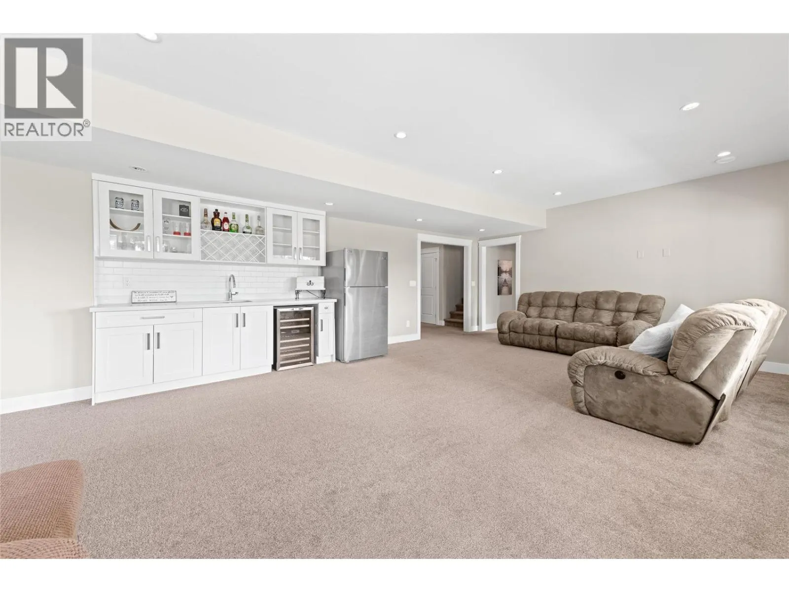 1064 Aurora Heights