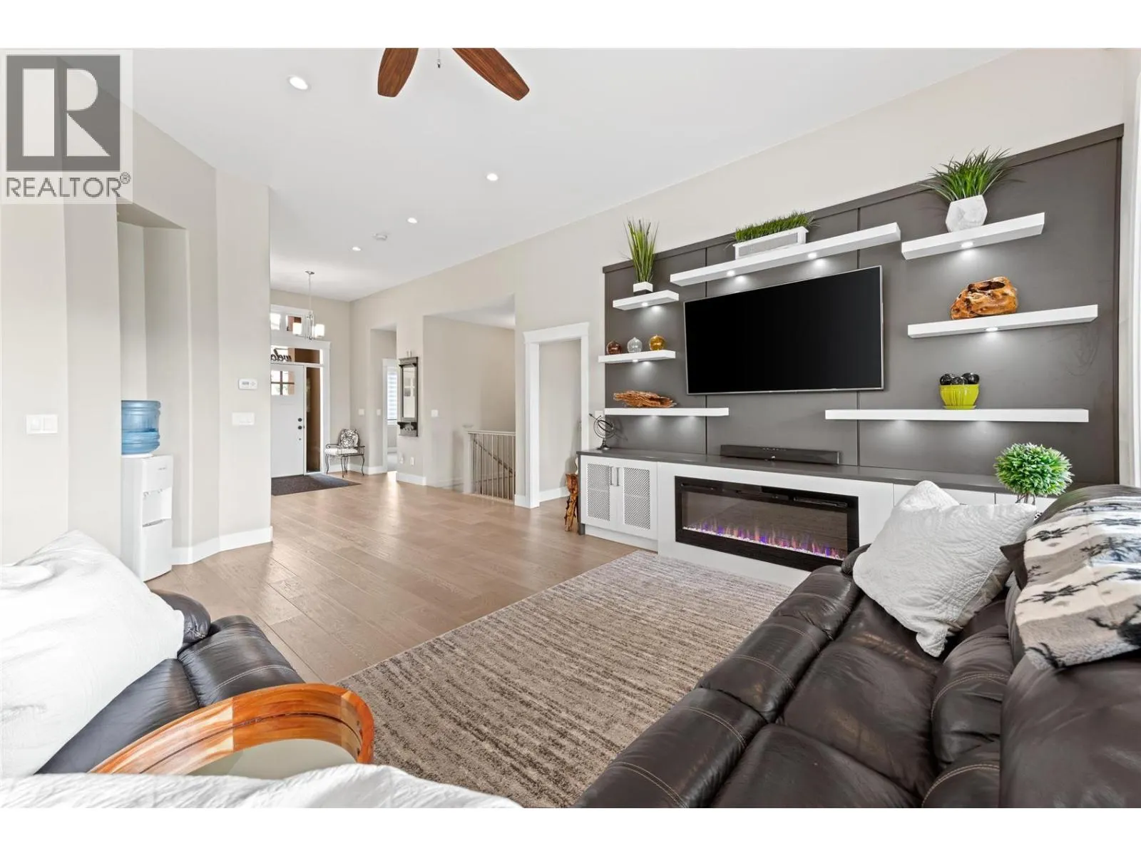 1064 Aurora Heights