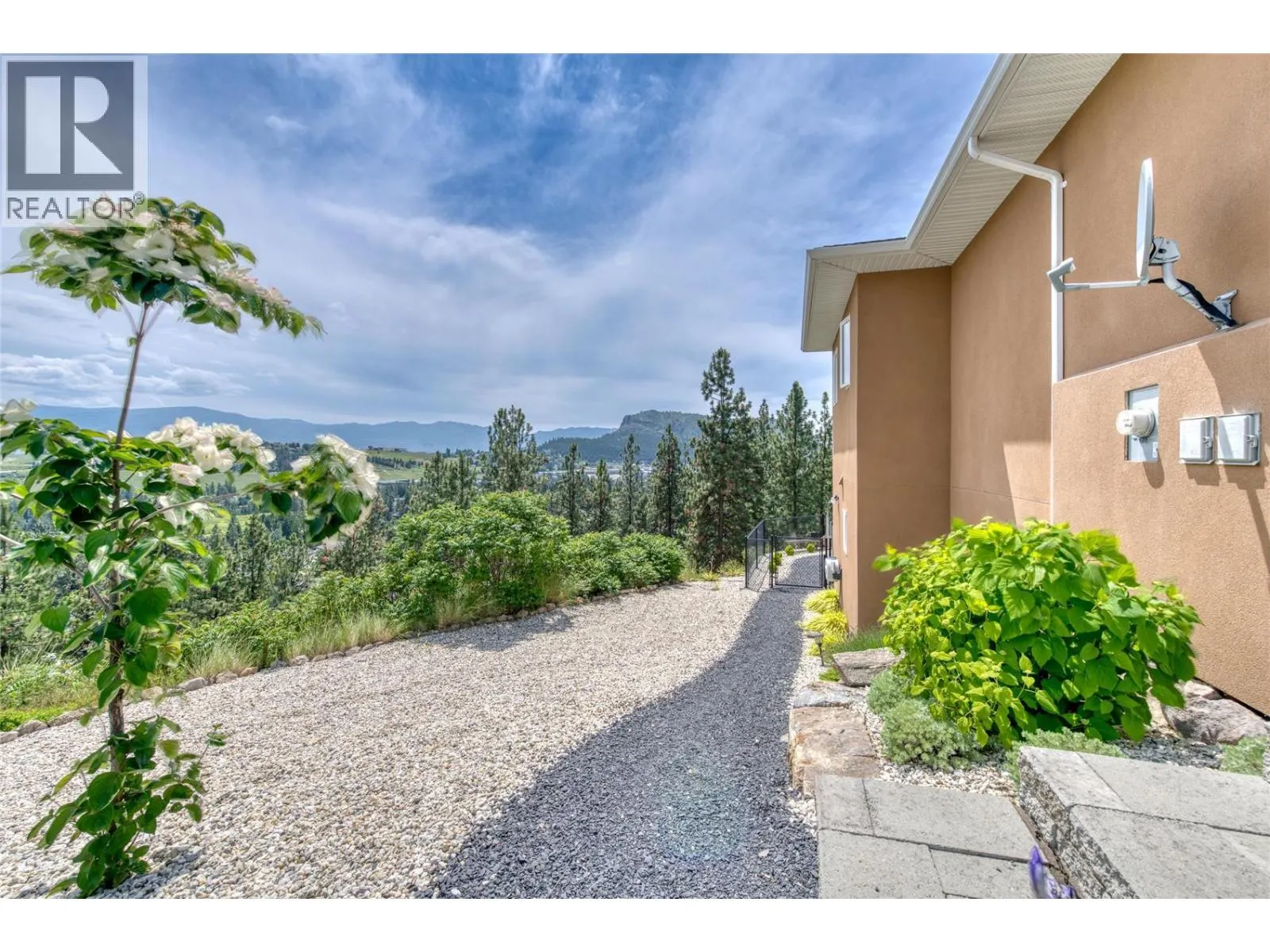 1064 Aurora Heights