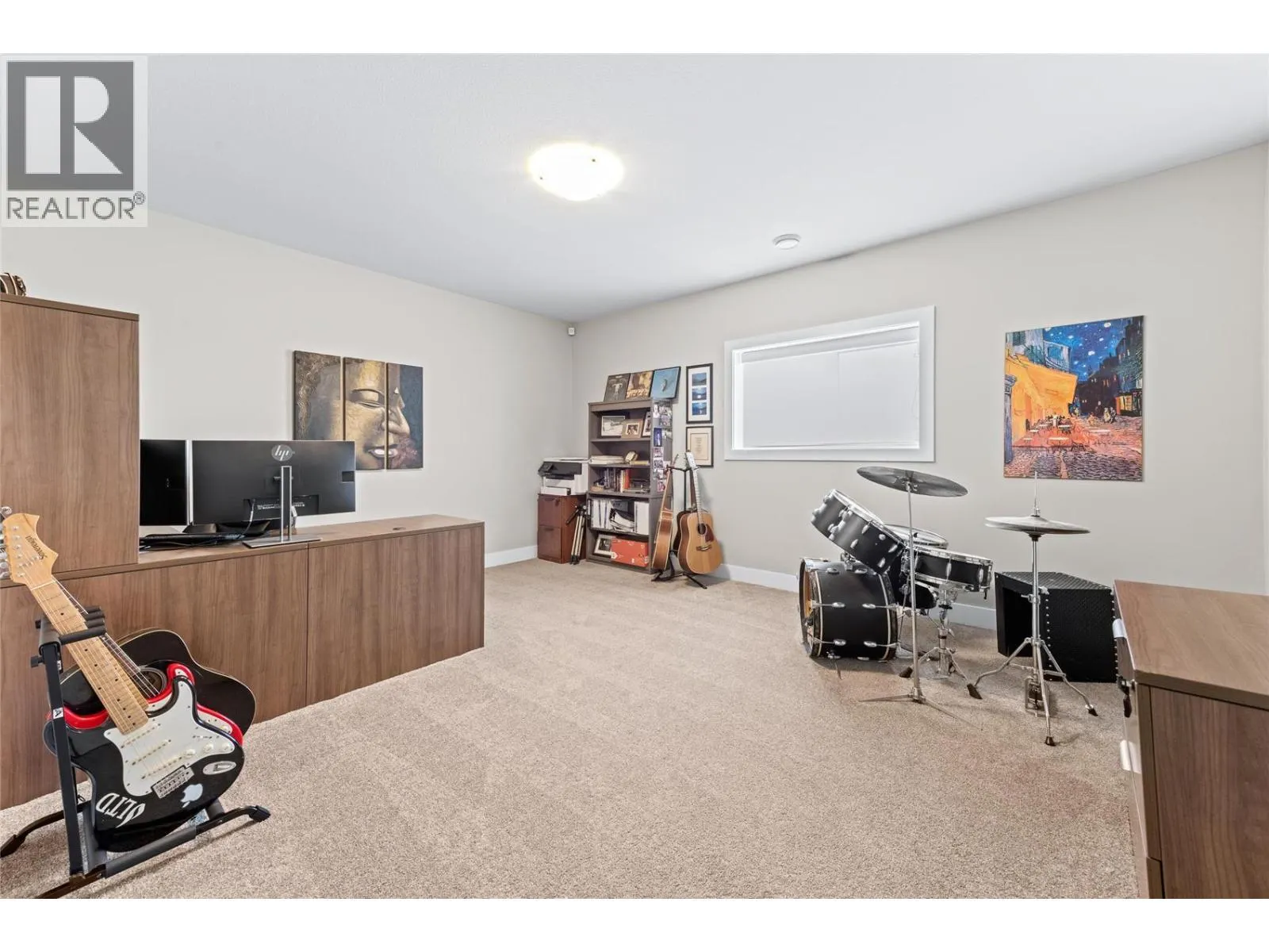 1064 Aurora Heights
