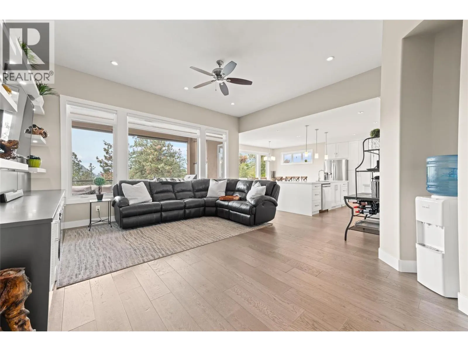1064 Aurora Heights