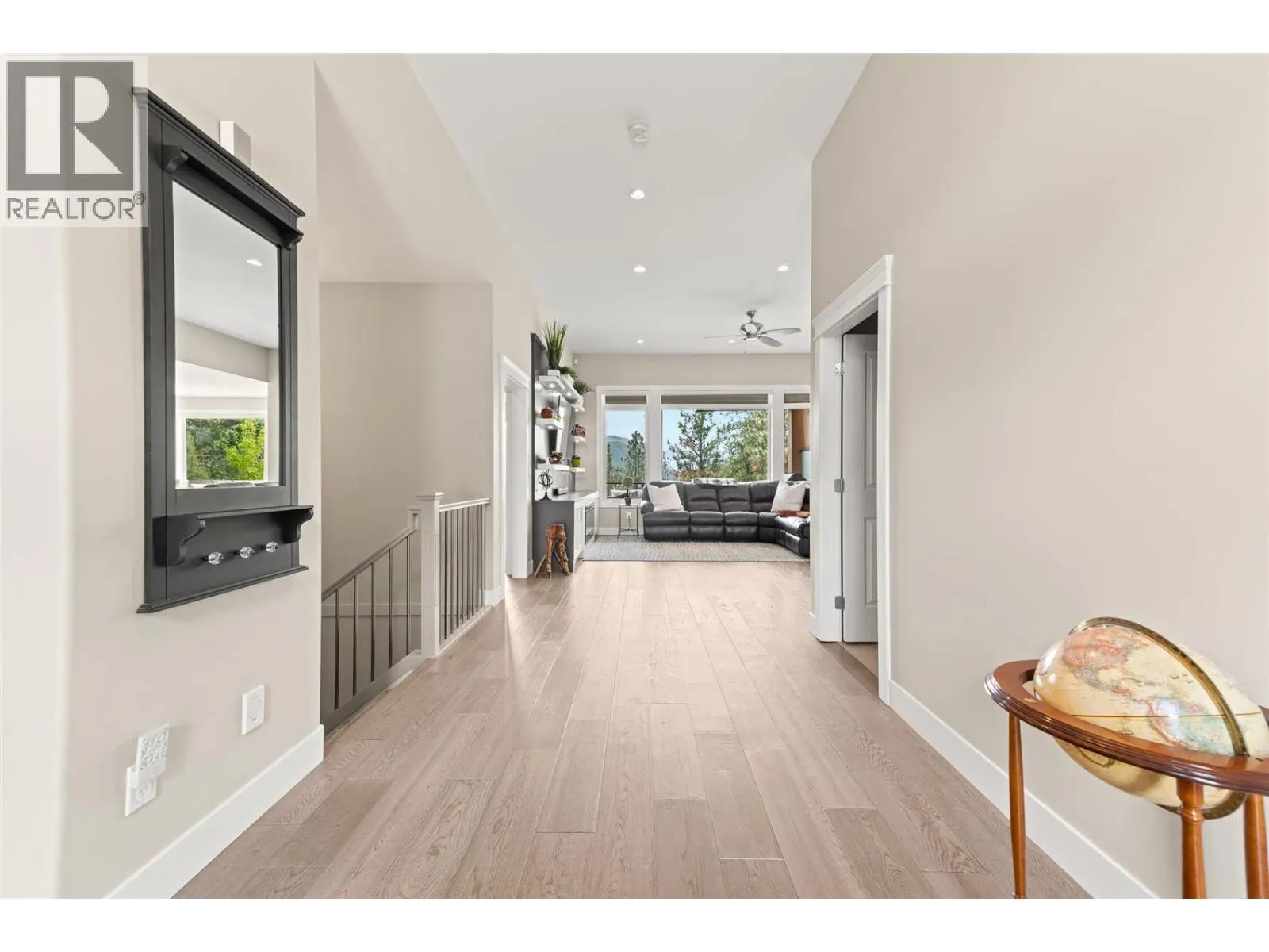 1064 Aurora Heights
