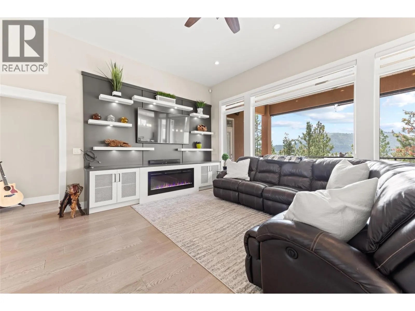 1064 Aurora Heights