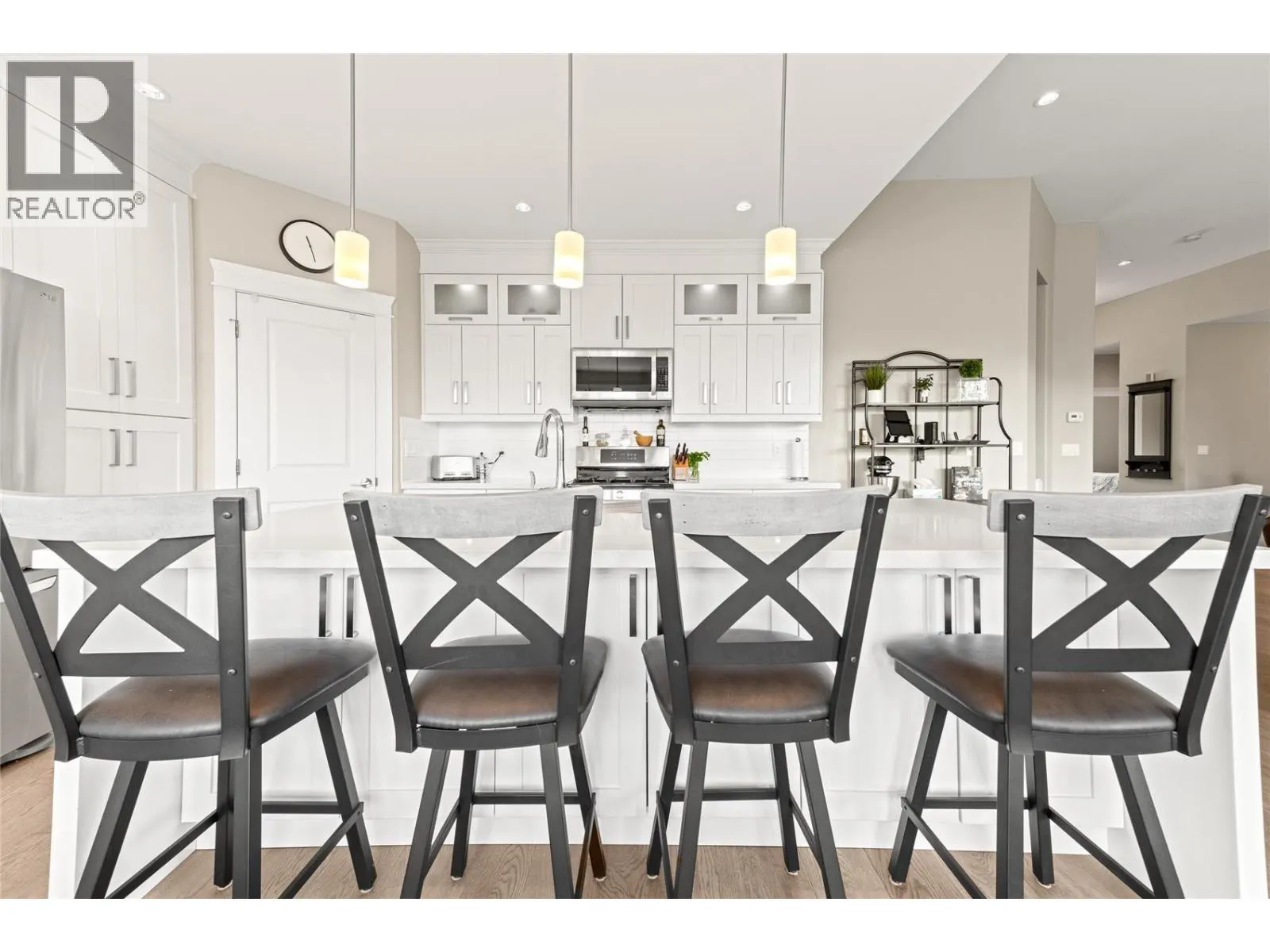 1064 Aurora Heights
