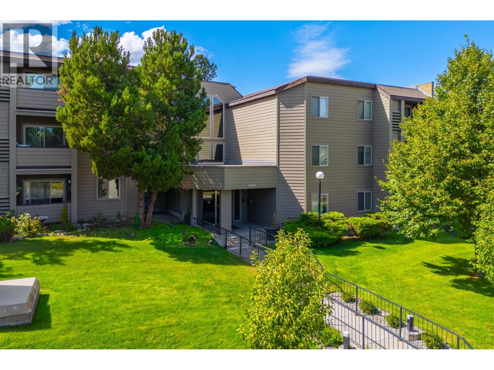 1560 Summit Drive Unit# 111