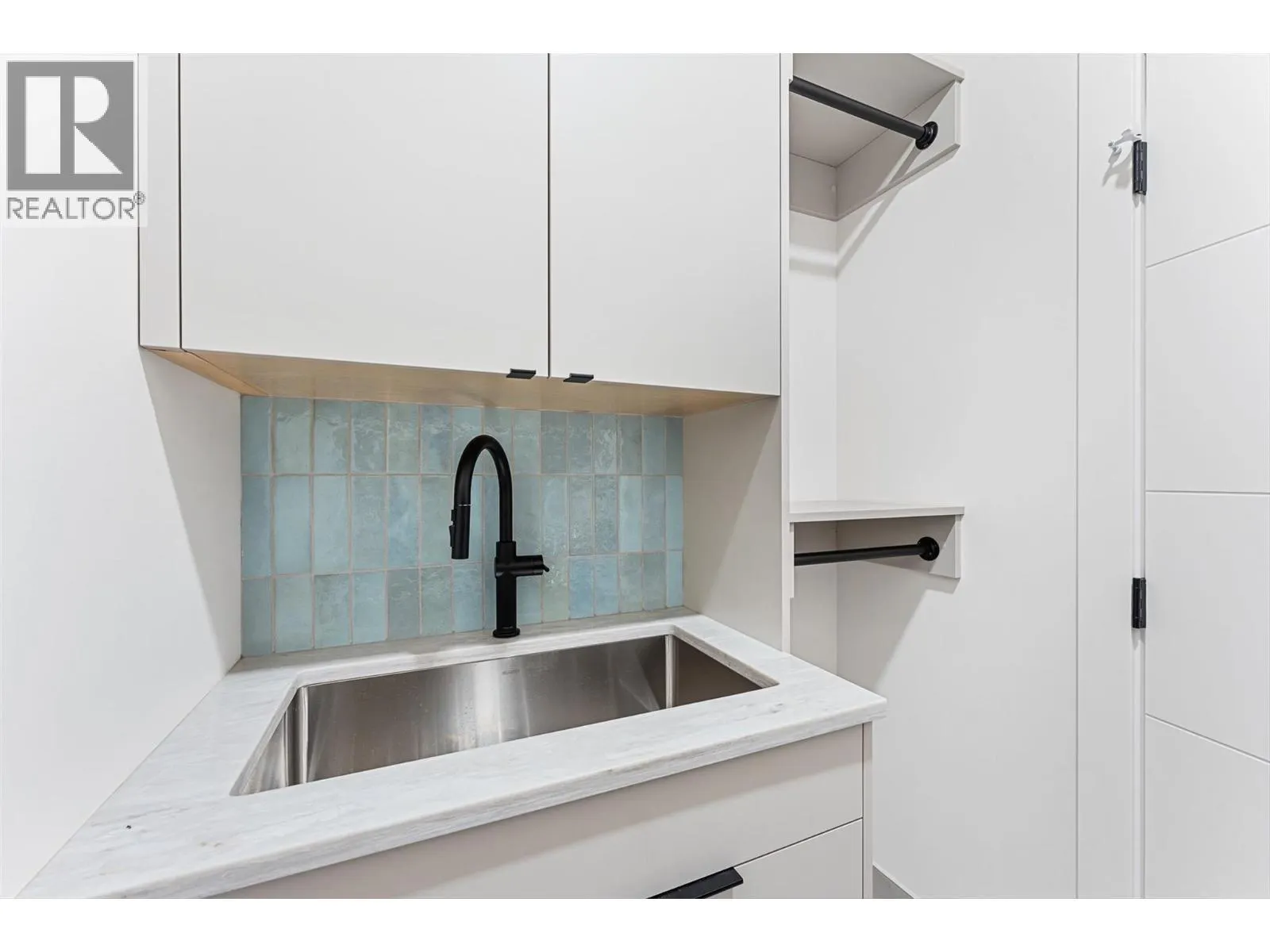 15419 Lakeshore Drive N Unit# 10