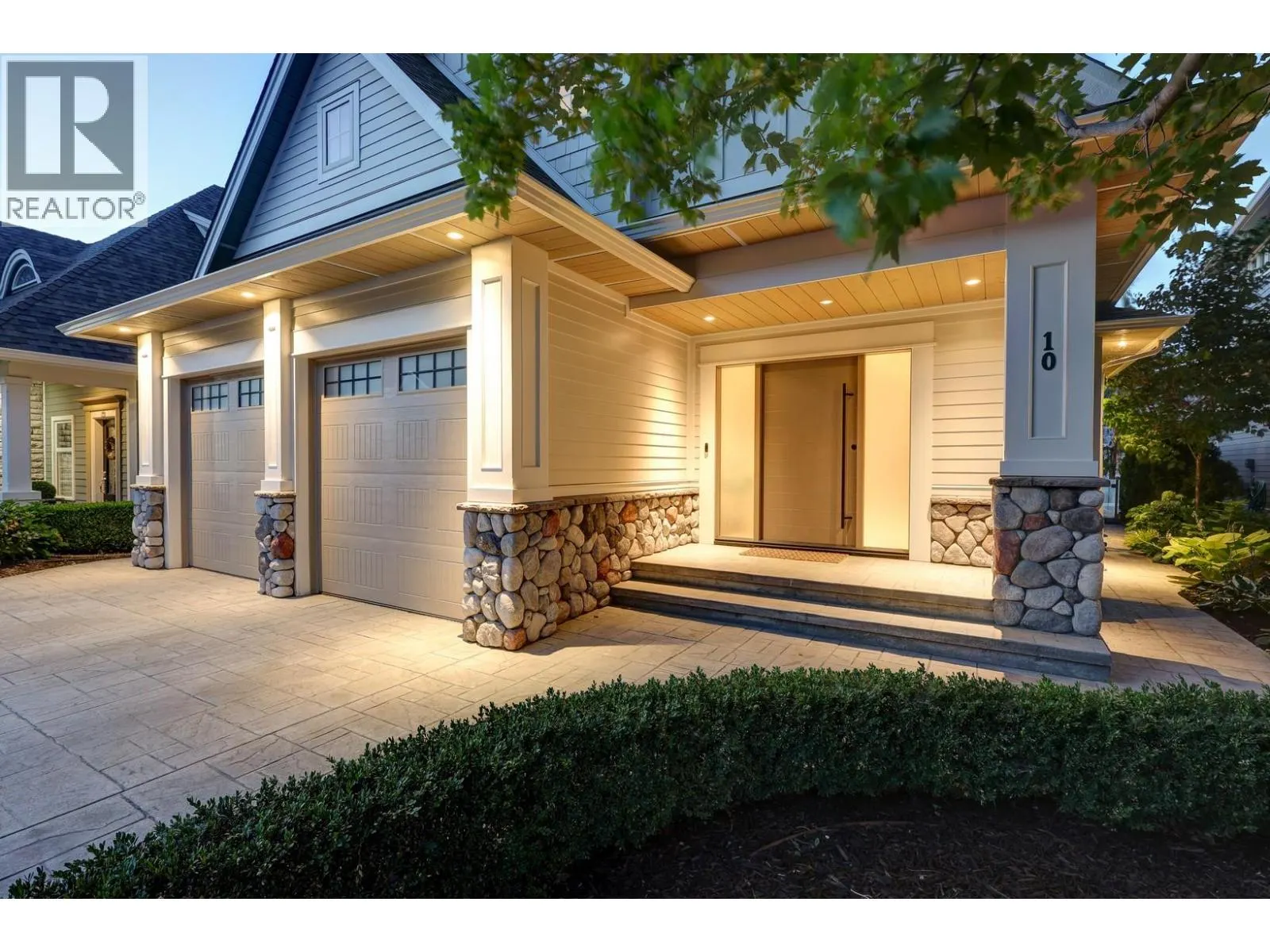 15419 Lakeshore Drive N Unit# 10