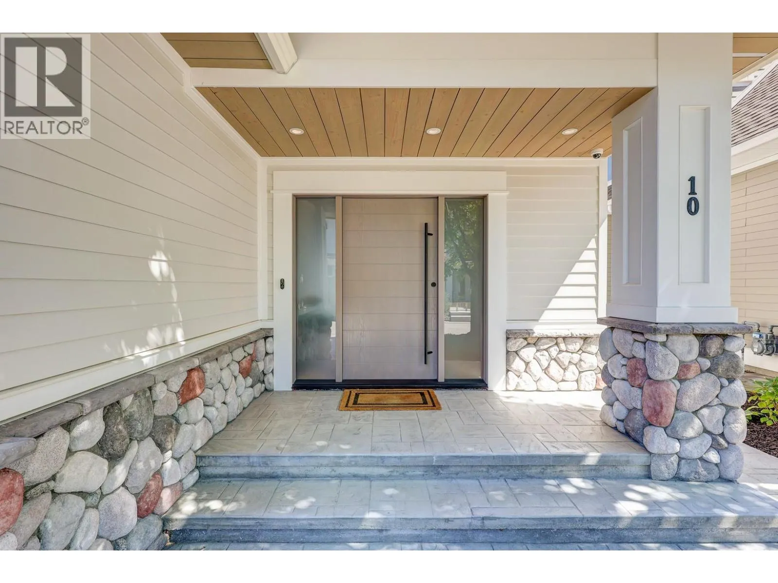 15419 Lakeshore Drive N Unit# 10