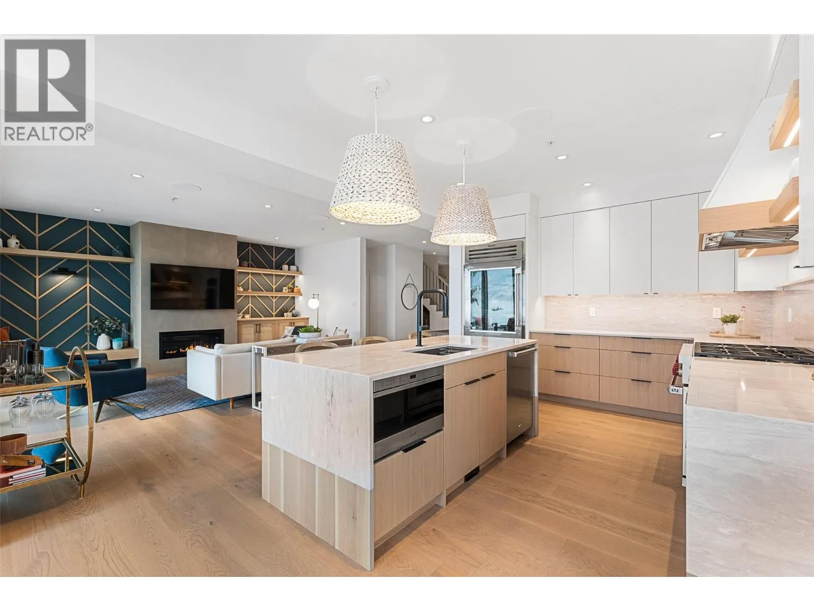 15419 Lakeshore Drive N Unit# 10