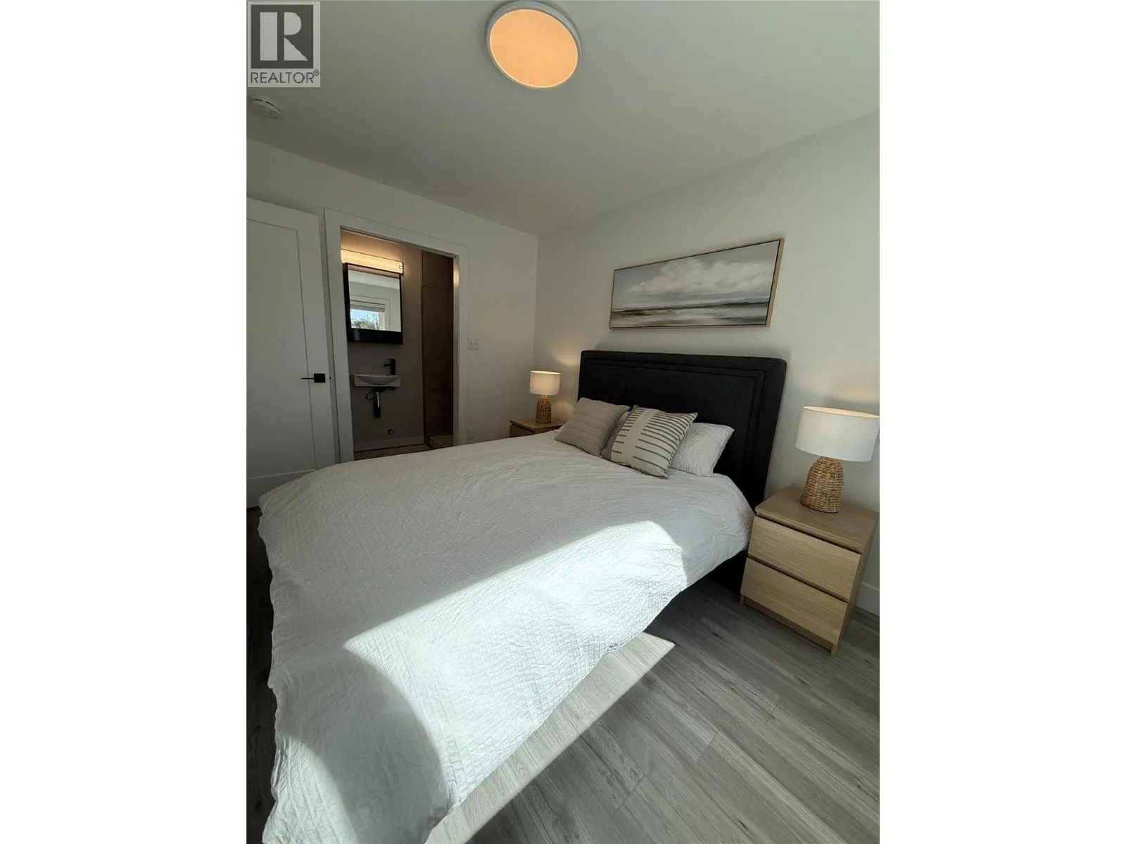 8807 Gala Crescent