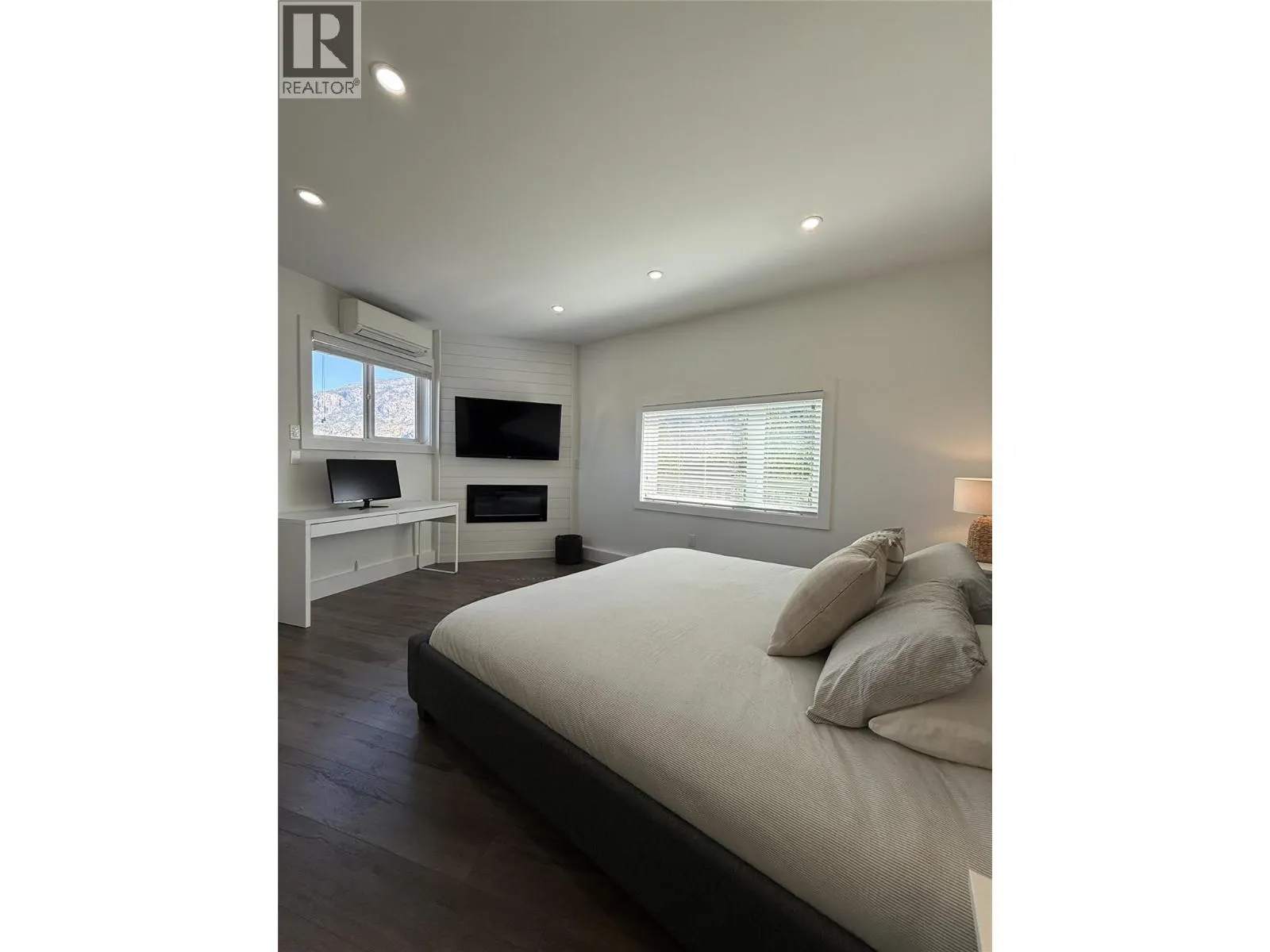 8807 Gala Crescent