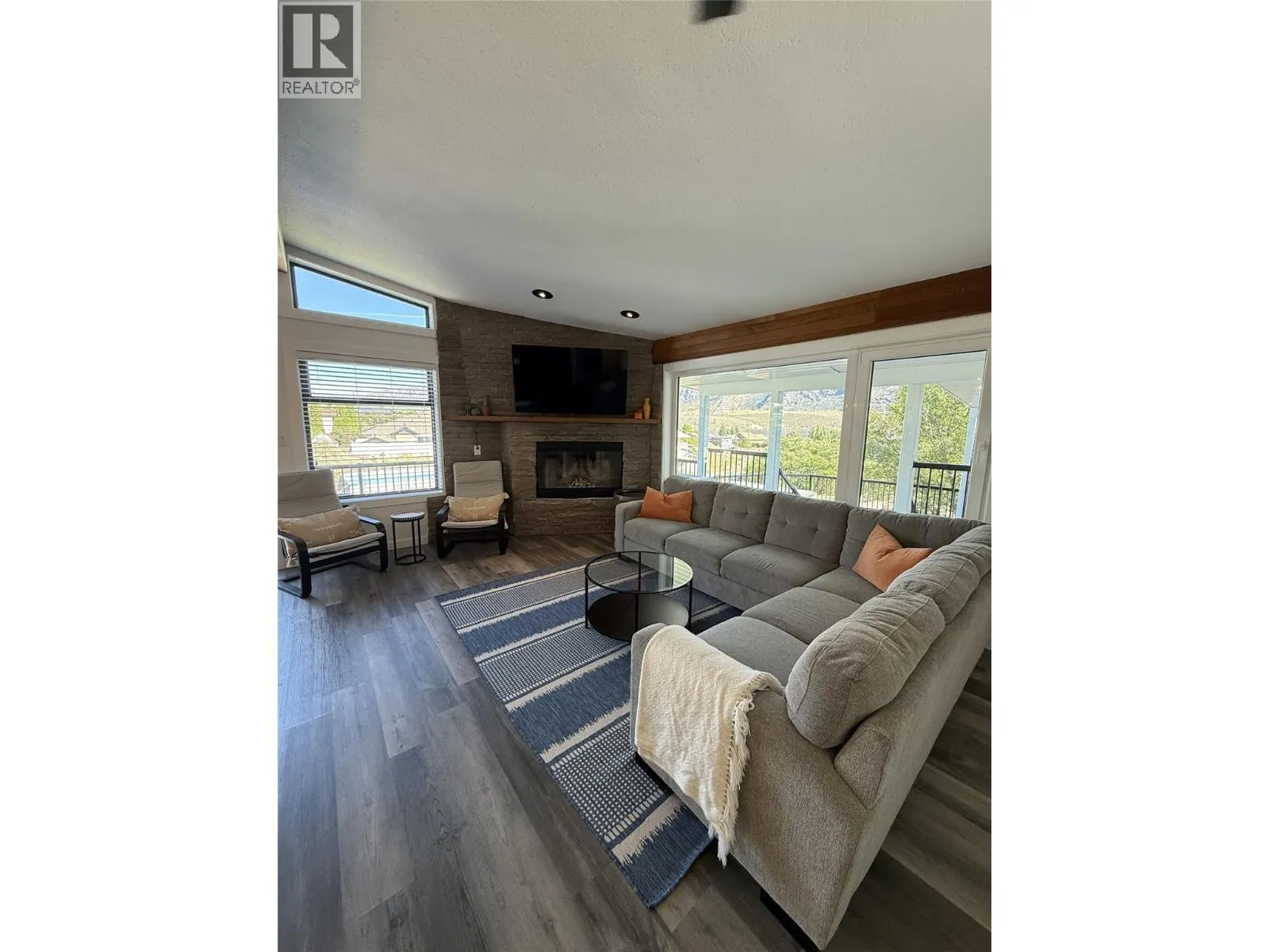 8807 Gala Crescent