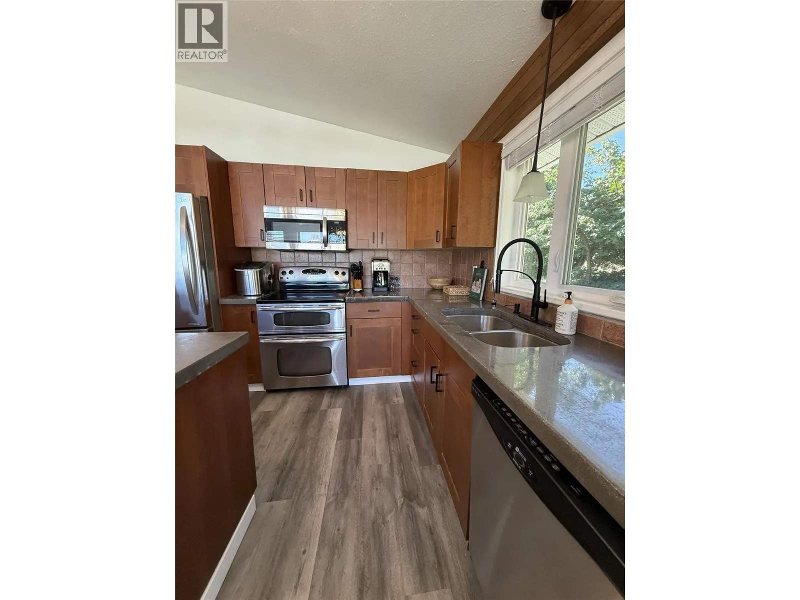 8807 Gala Crescent
