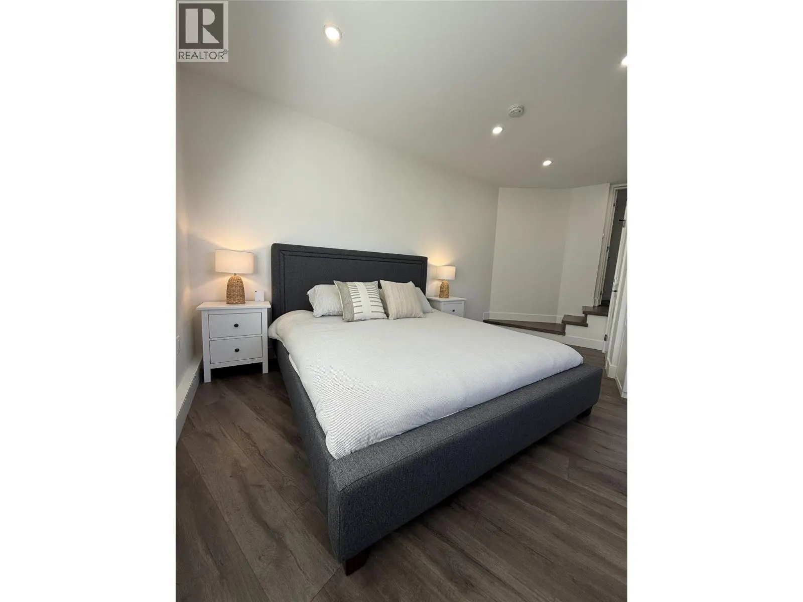 8807 Gala Crescent