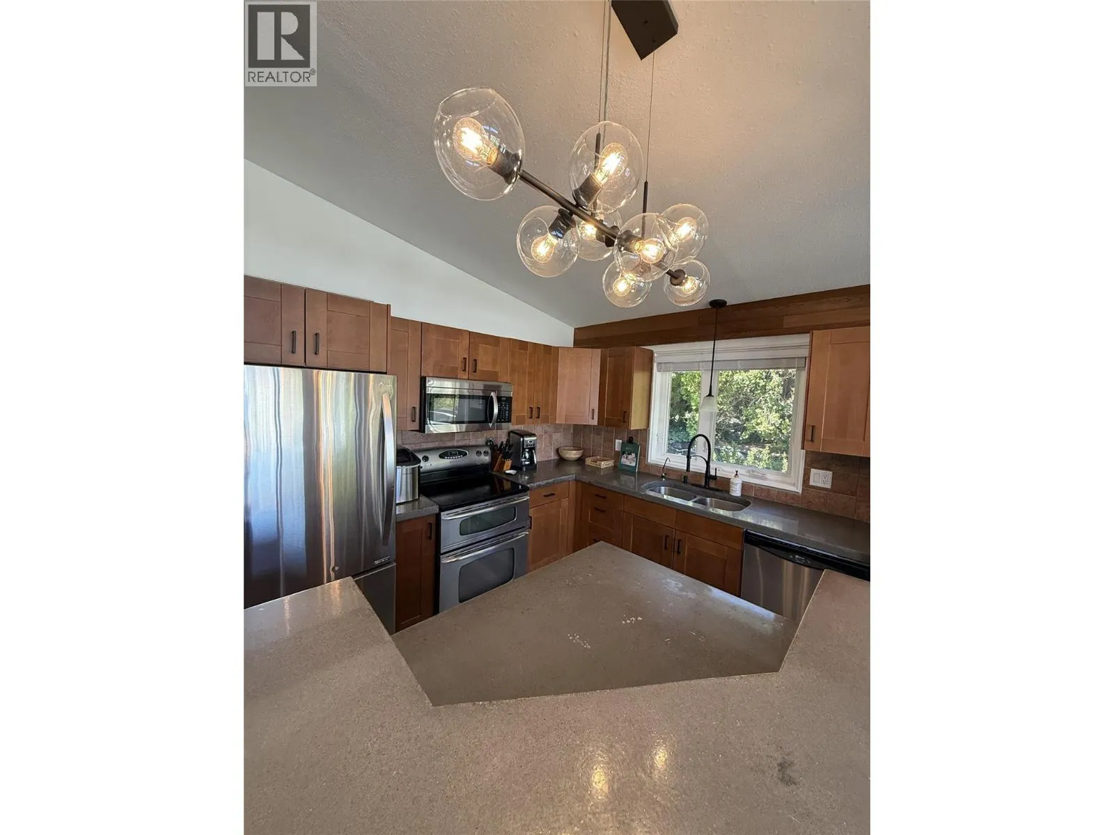 8807 Gala Crescent