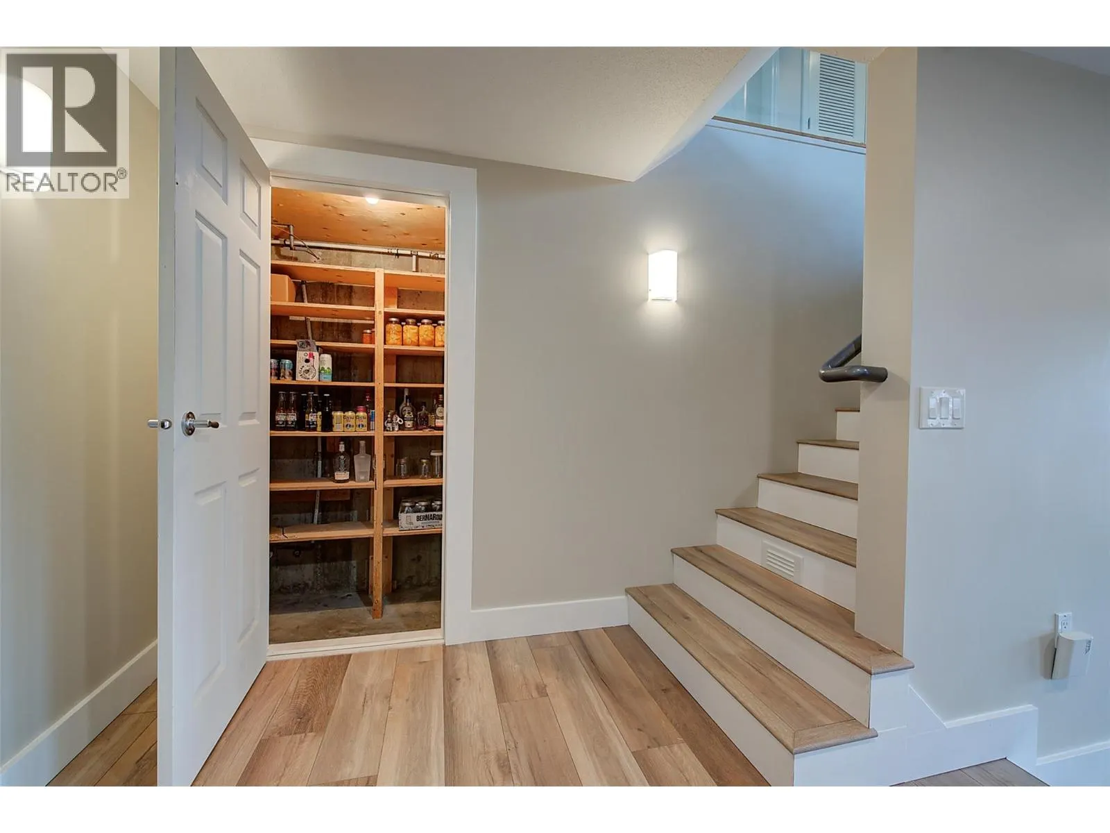 8804 Mariposa Place