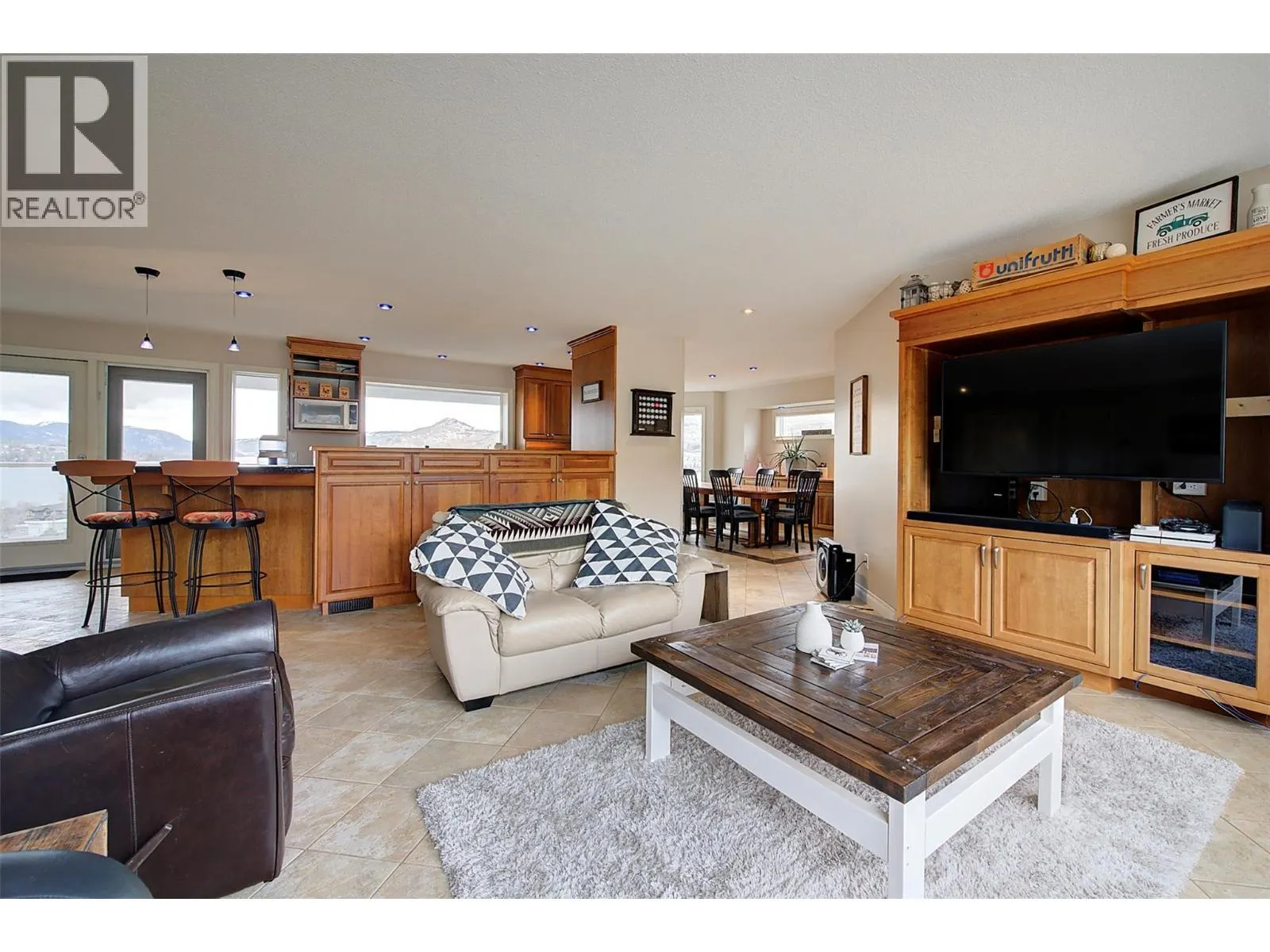 8804 Mariposa Place