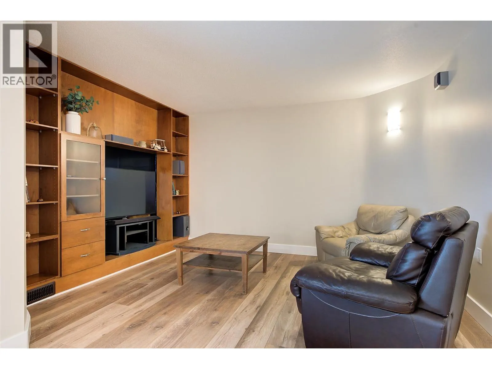 8804 Mariposa Place