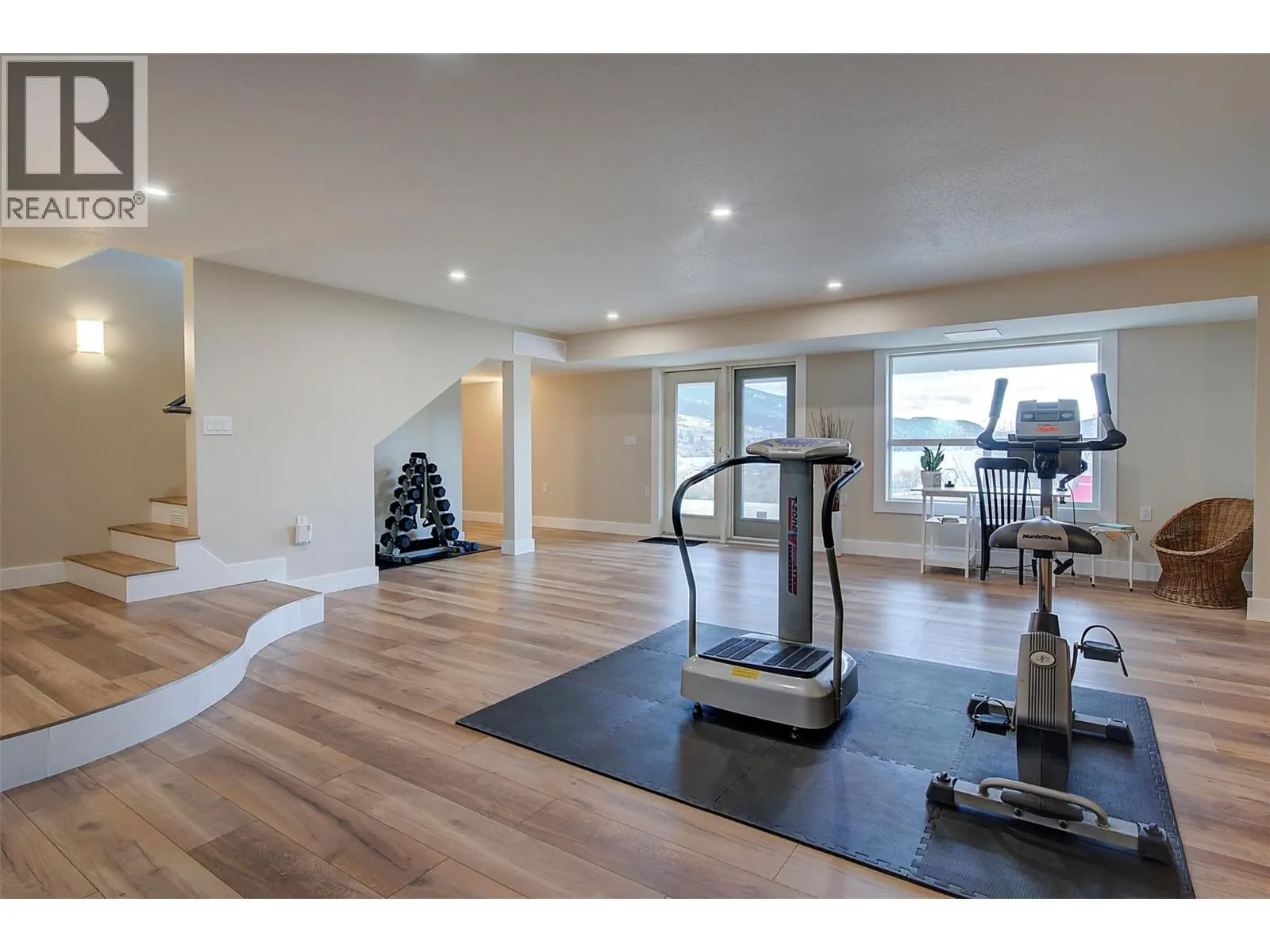 8804 Mariposa Place