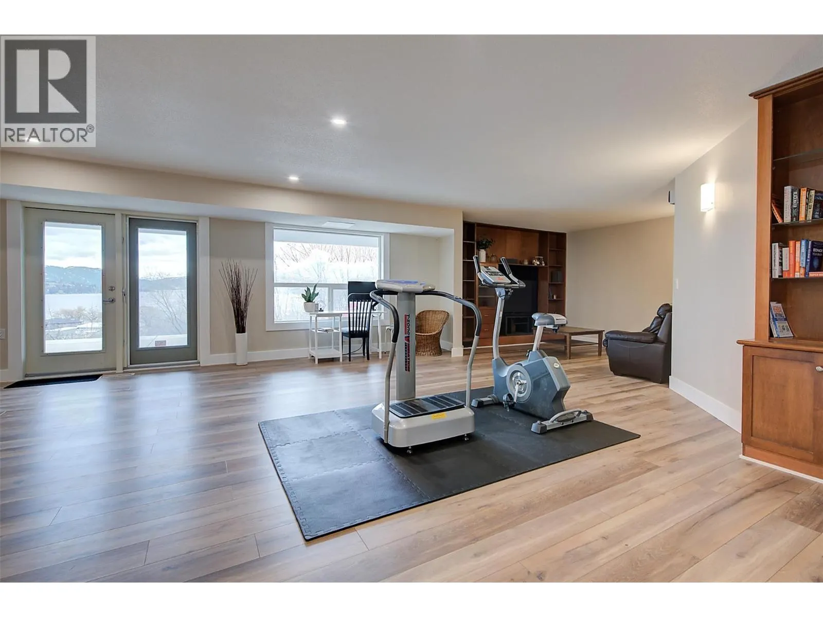 8804 Mariposa Place