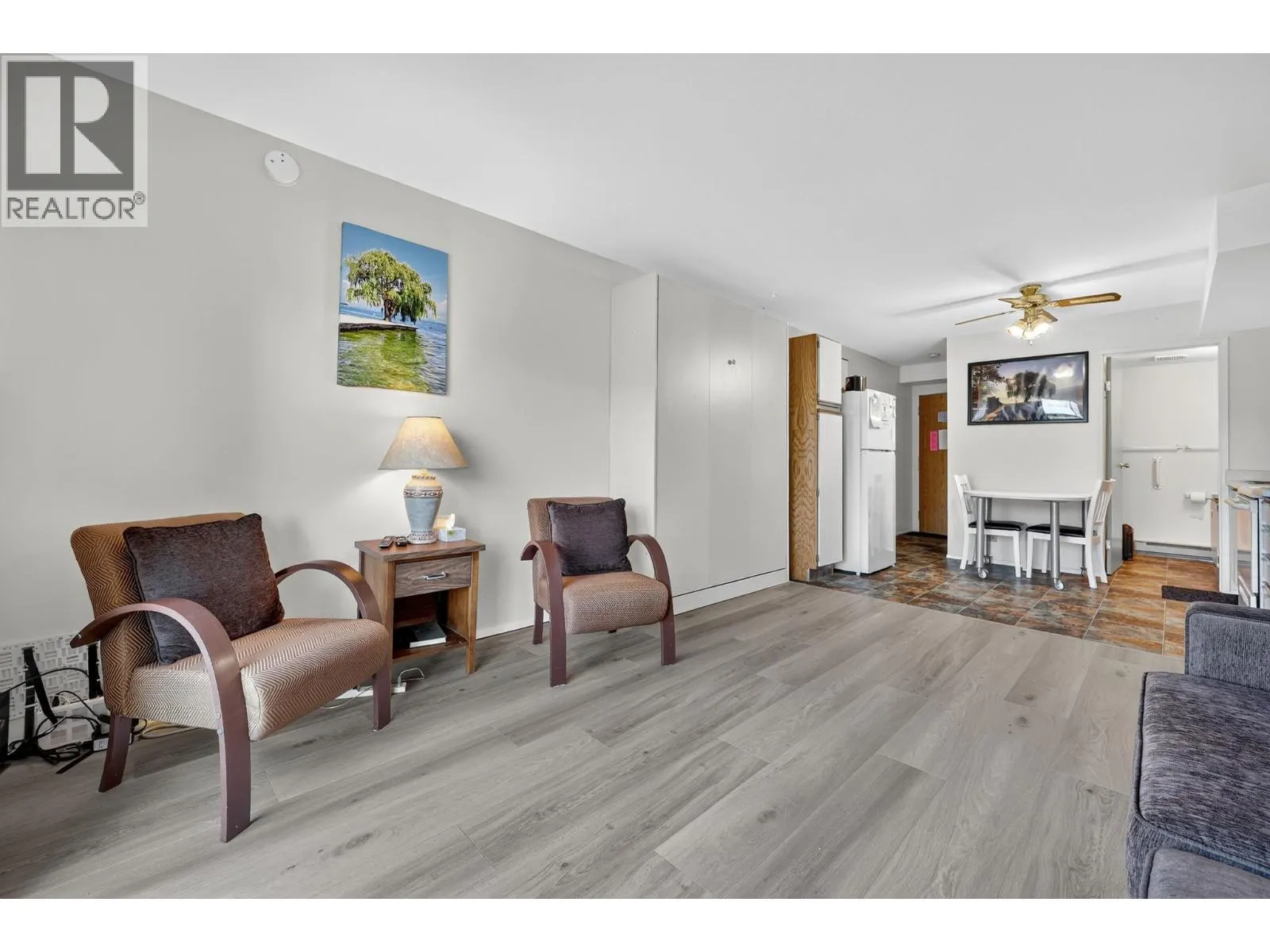 3050 Seclusion Bay Road Unit# 100