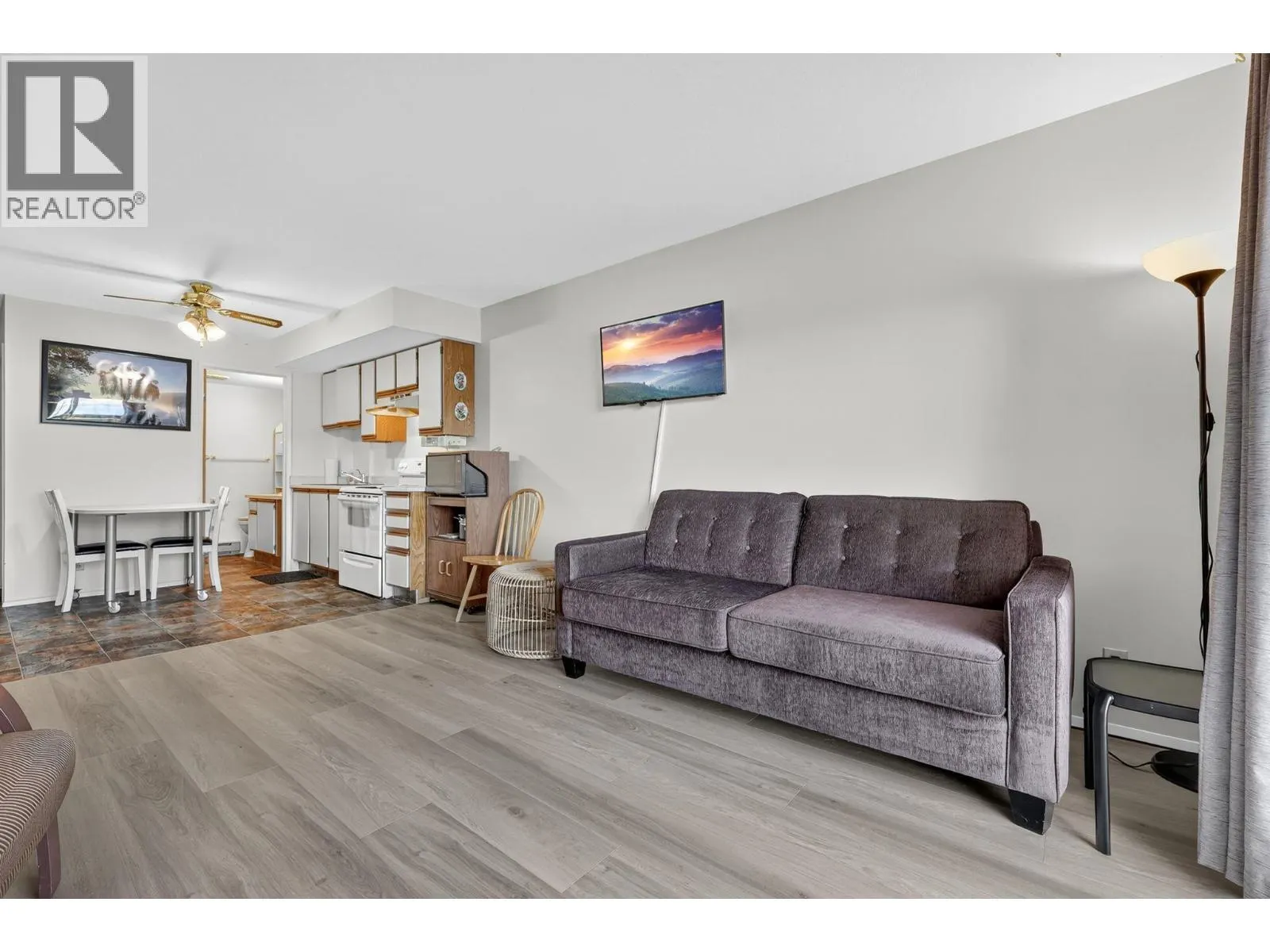 3050 Seclusion Bay Road Unit# 100