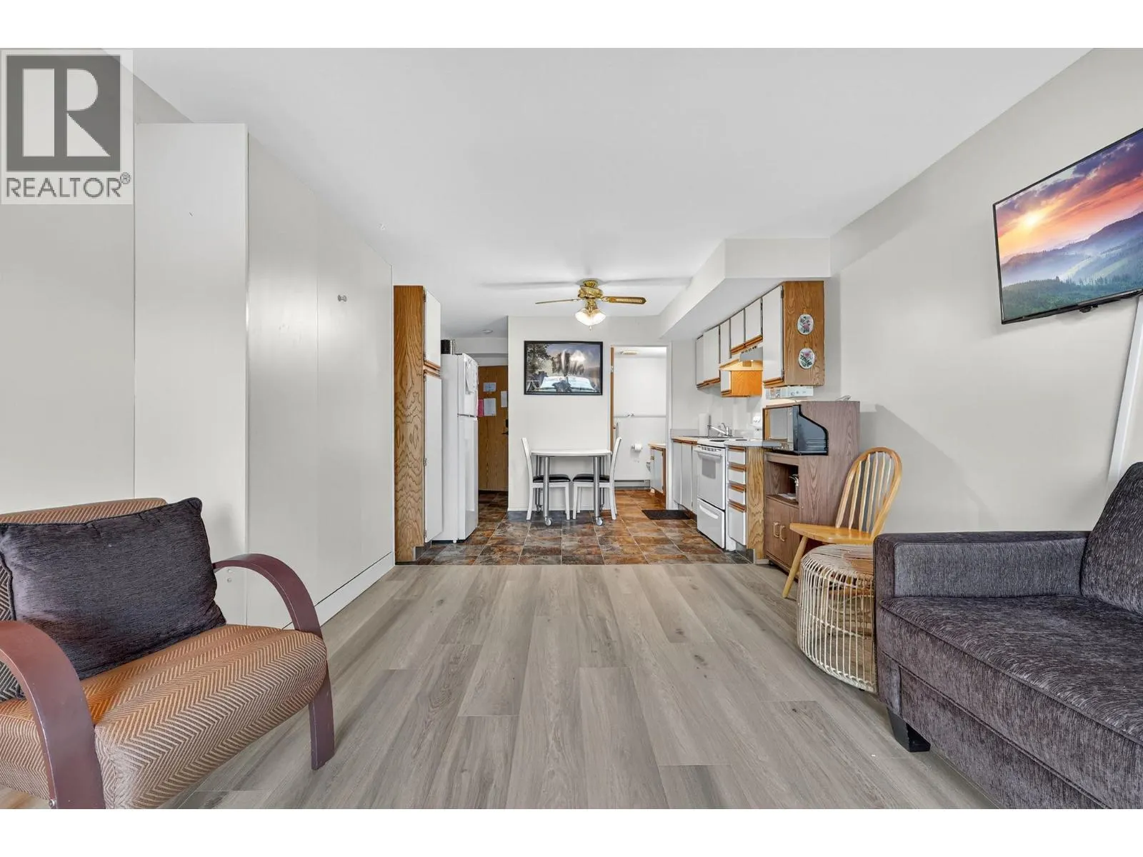 3050 Seclusion Bay Road Unit# 100